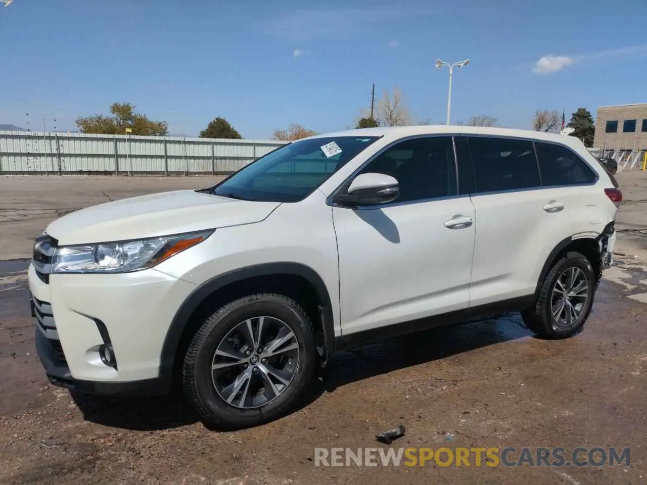 1 Фотография поврежденного автомобиля 5TDBZRFH4KS730588 TOYOTA HIGHLANDER 2019