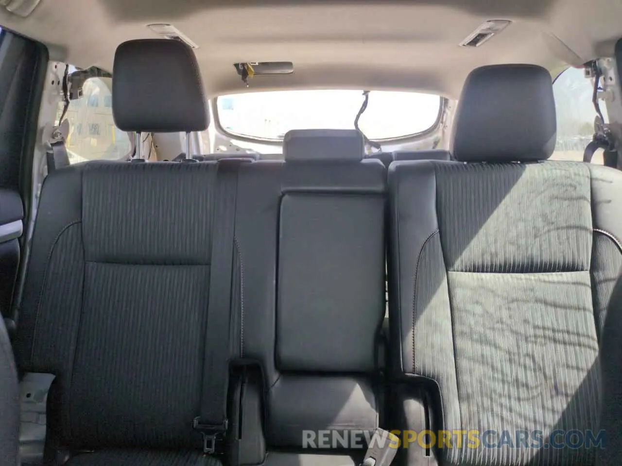 10 Фотография поврежденного автомобиля 5TDBZRFH4KS730588 TOYOTA HIGHLANDER 2019