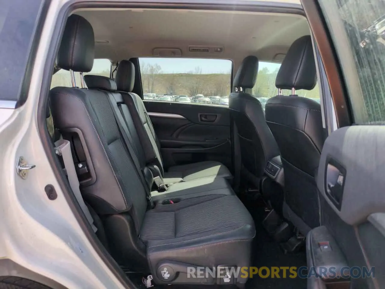 11 Фотография поврежденного автомобиля 5TDBZRFH4KS730588 TOYOTA HIGHLANDER 2019