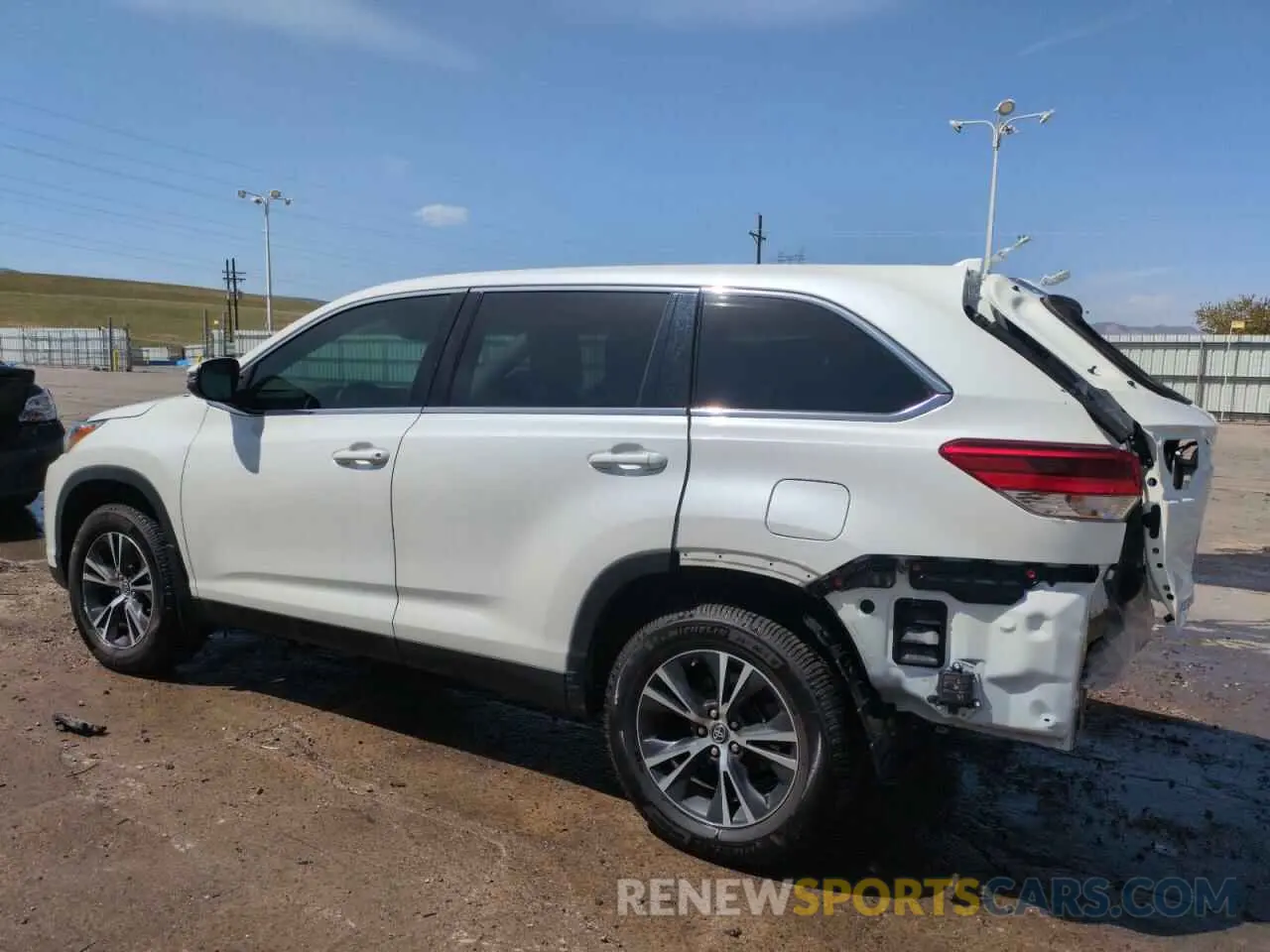 2 Фотография поврежденного автомобиля 5TDBZRFH4KS730588 TOYOTA HIGHLANDER 2019