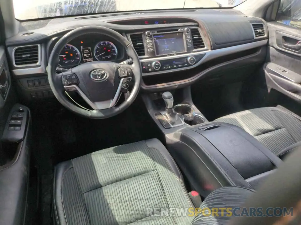 8 Фотография поврежденного автомобиля 5TDBZRFH4KS730588 TOYOTA HIGHLANDER 2019
