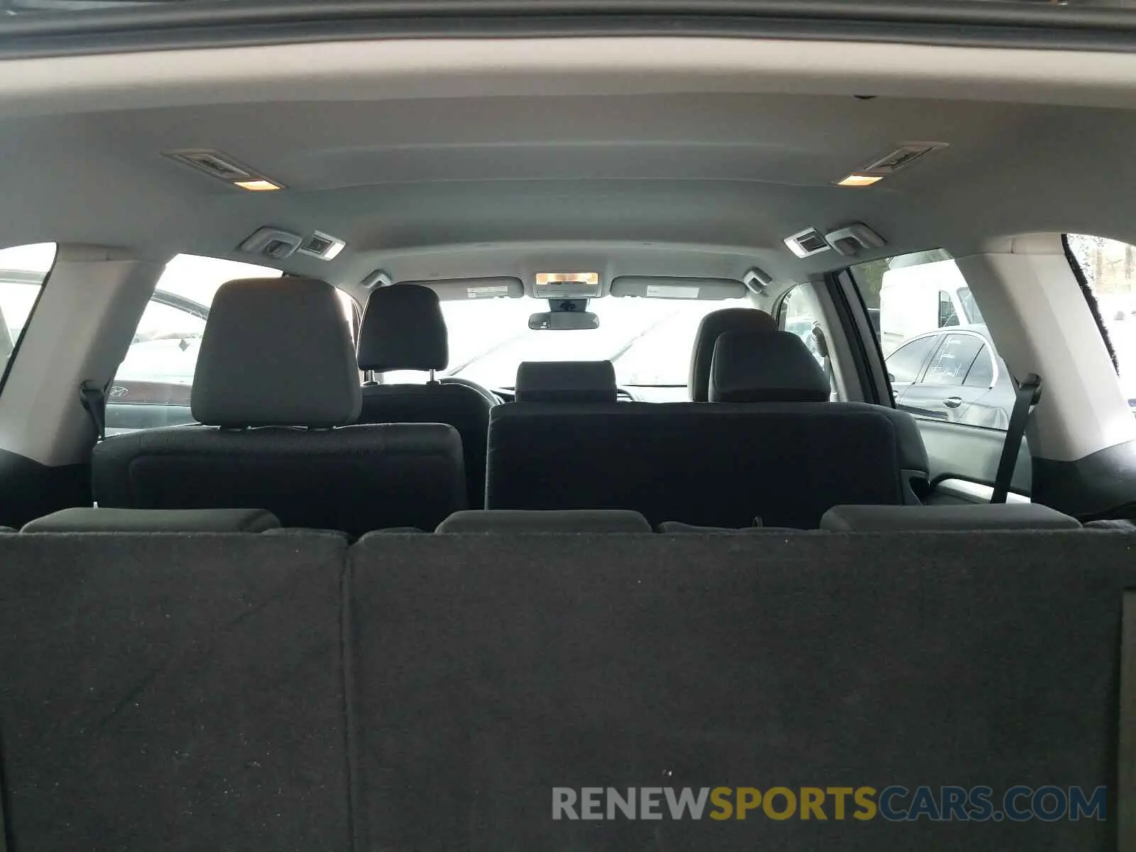 9 Photograph of a damaged car 5TDBZRFH4KS963161 TOYOTA HIGHLANDER 2019