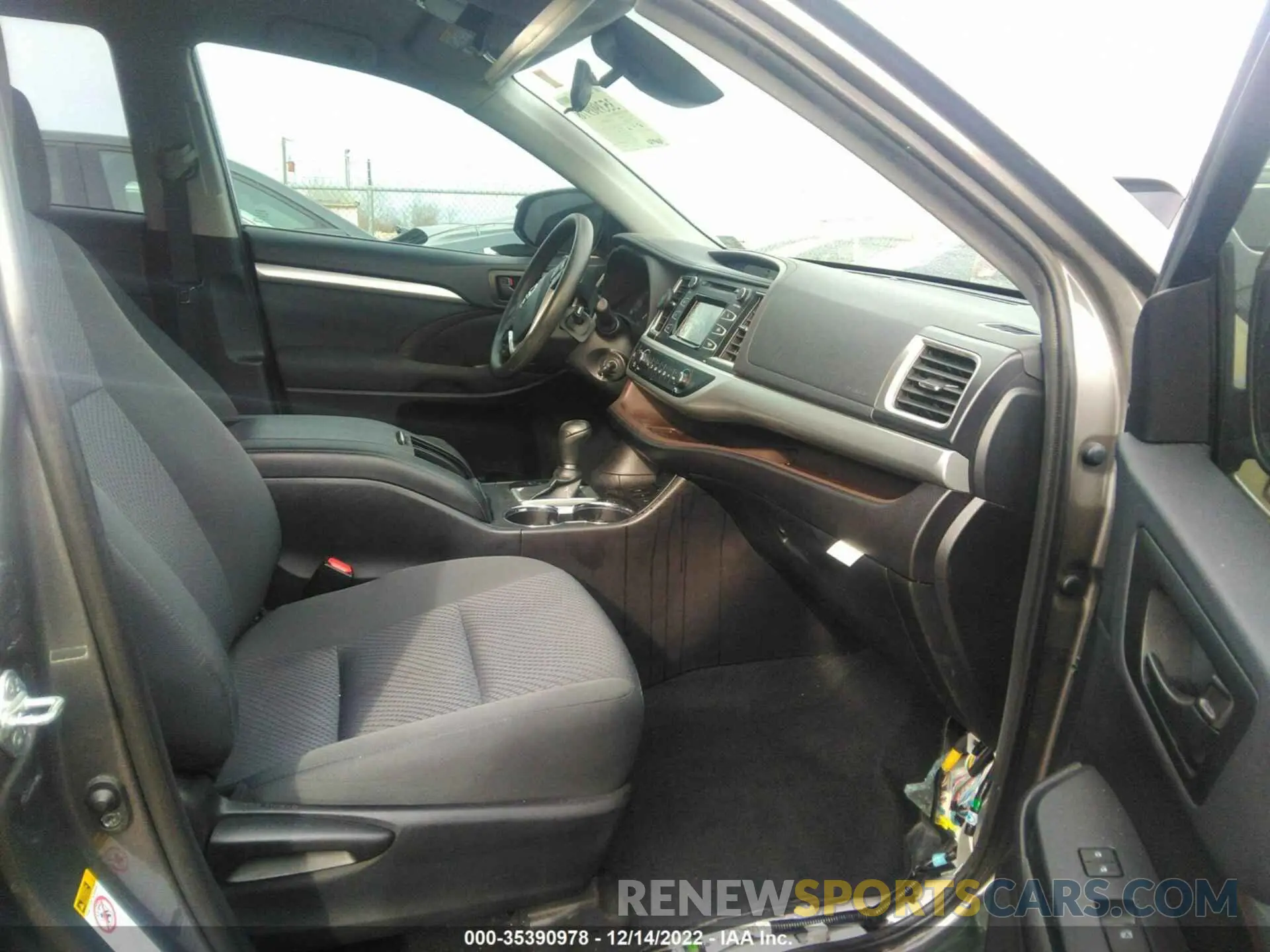 5 Фотография поврежденного автомобиля 5TDBZRFH4KS974919 TOYOTA HIGHLANDER 2019