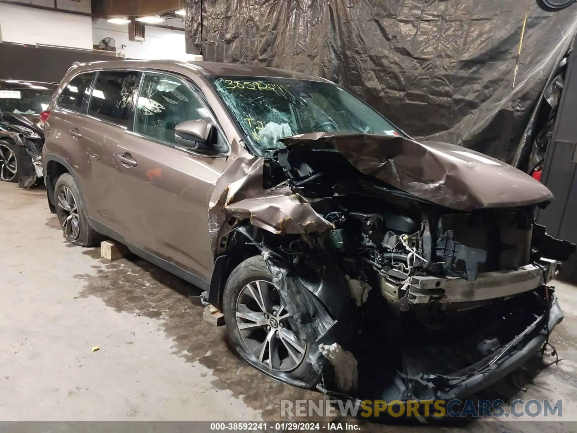 1 Photograph of a damaged car 5TDBZRFH4KS998752 TOYOTA HIGHLANDER 2019