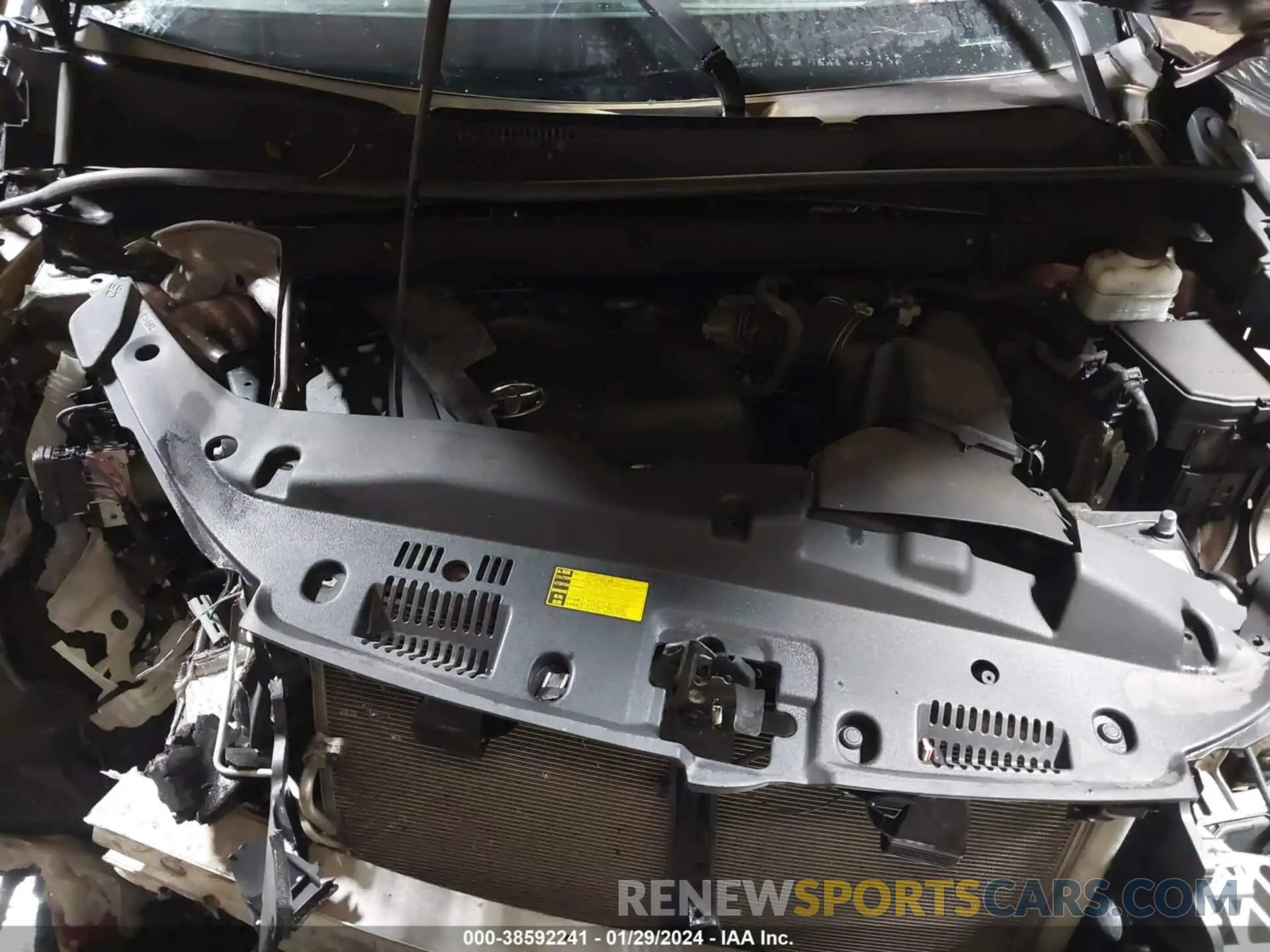 10 Photograph of a damaged car 5TDBZRFH4KS998752 TOYOTA HIGHLANDER 2019