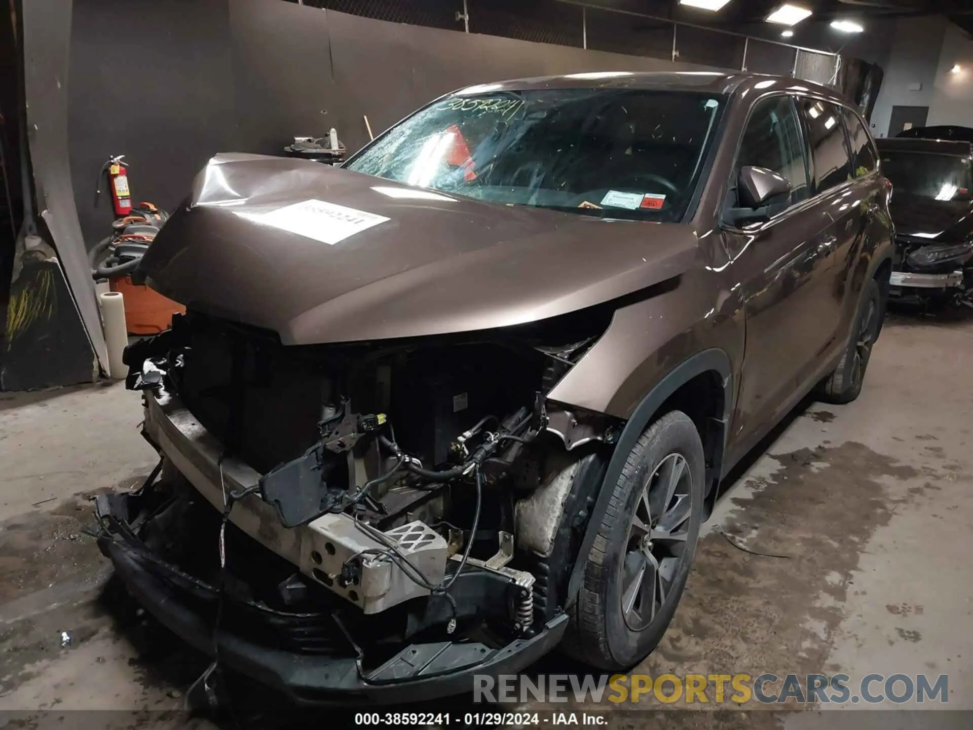 2 Photograph of a damaged car 5TDBZRFH4KS998752 TOYOTA HIGHLANDER 2019
