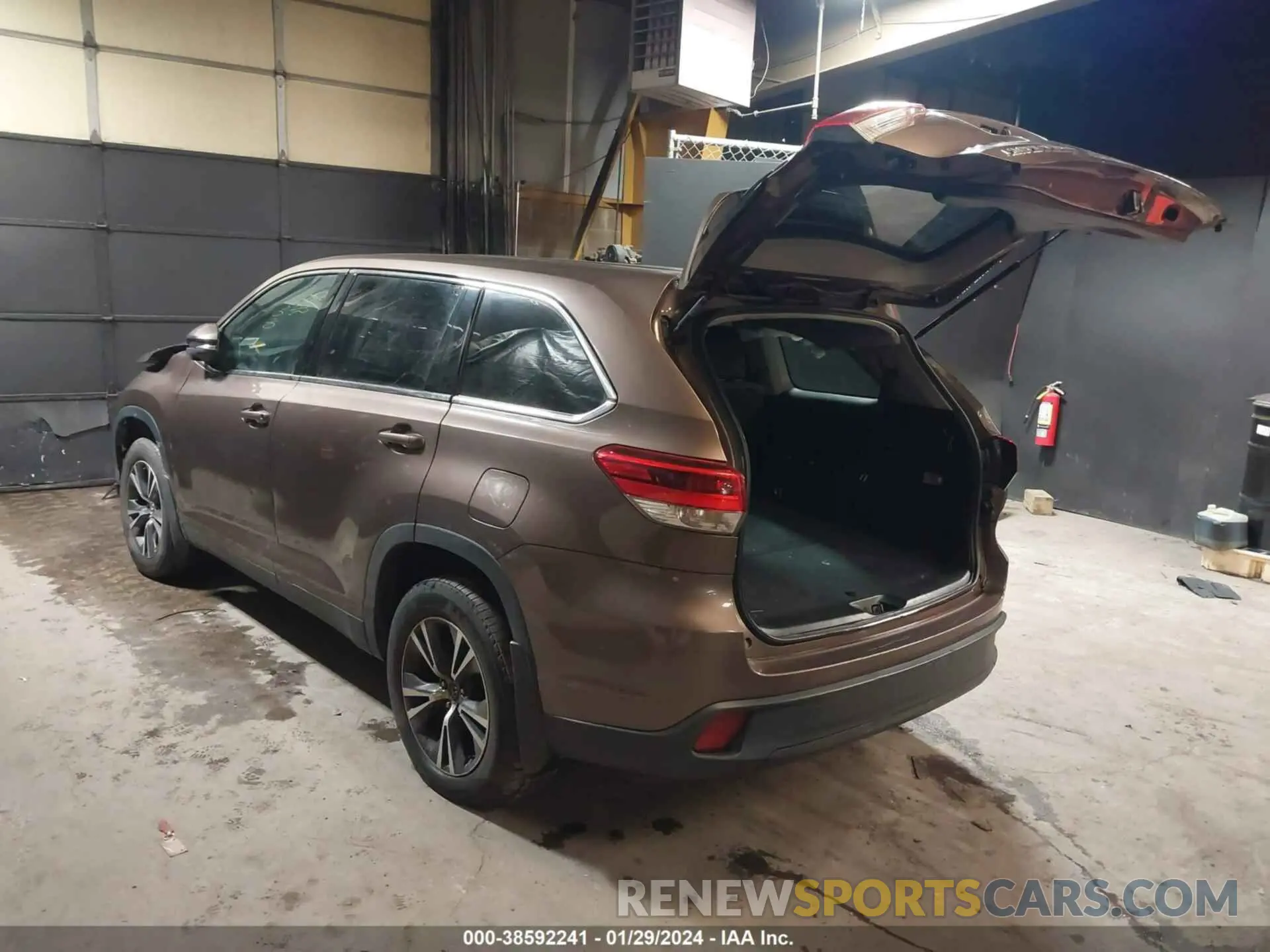 3 Photograph of a damaged car 5TDBZRFH4KS998752 TOYOTA HIGHLANDER 2019