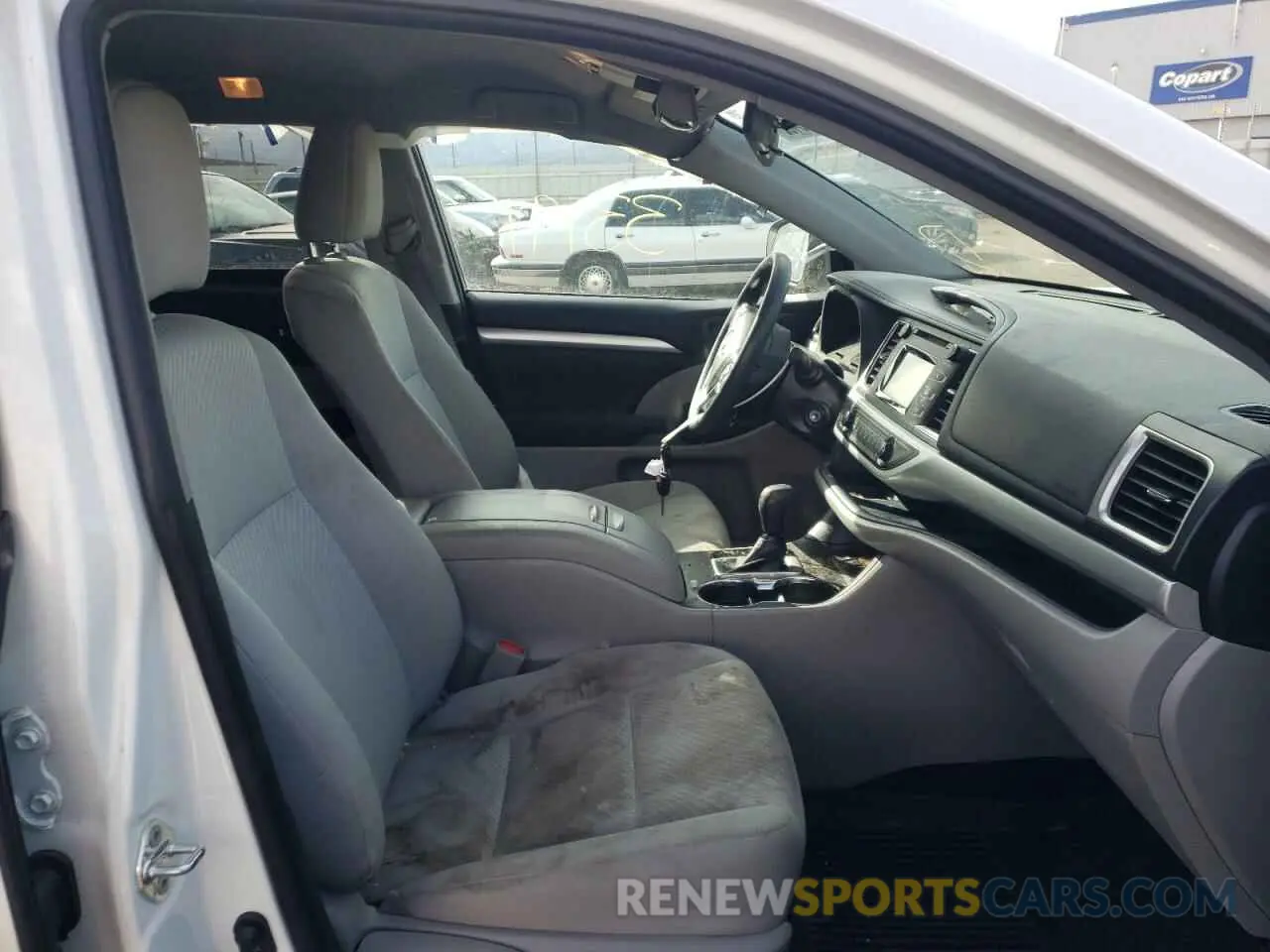 5 Photograph of a damaged car 5TDBZRFH5KS702430 TOYOTA HIGHLANDER 2019