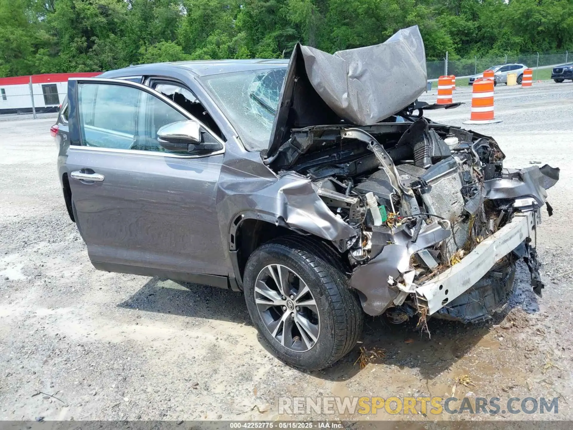 1 Photograph of a damaged car 5TDBZRFH5KS722354 TOYOTA HIGHLANDER 2019