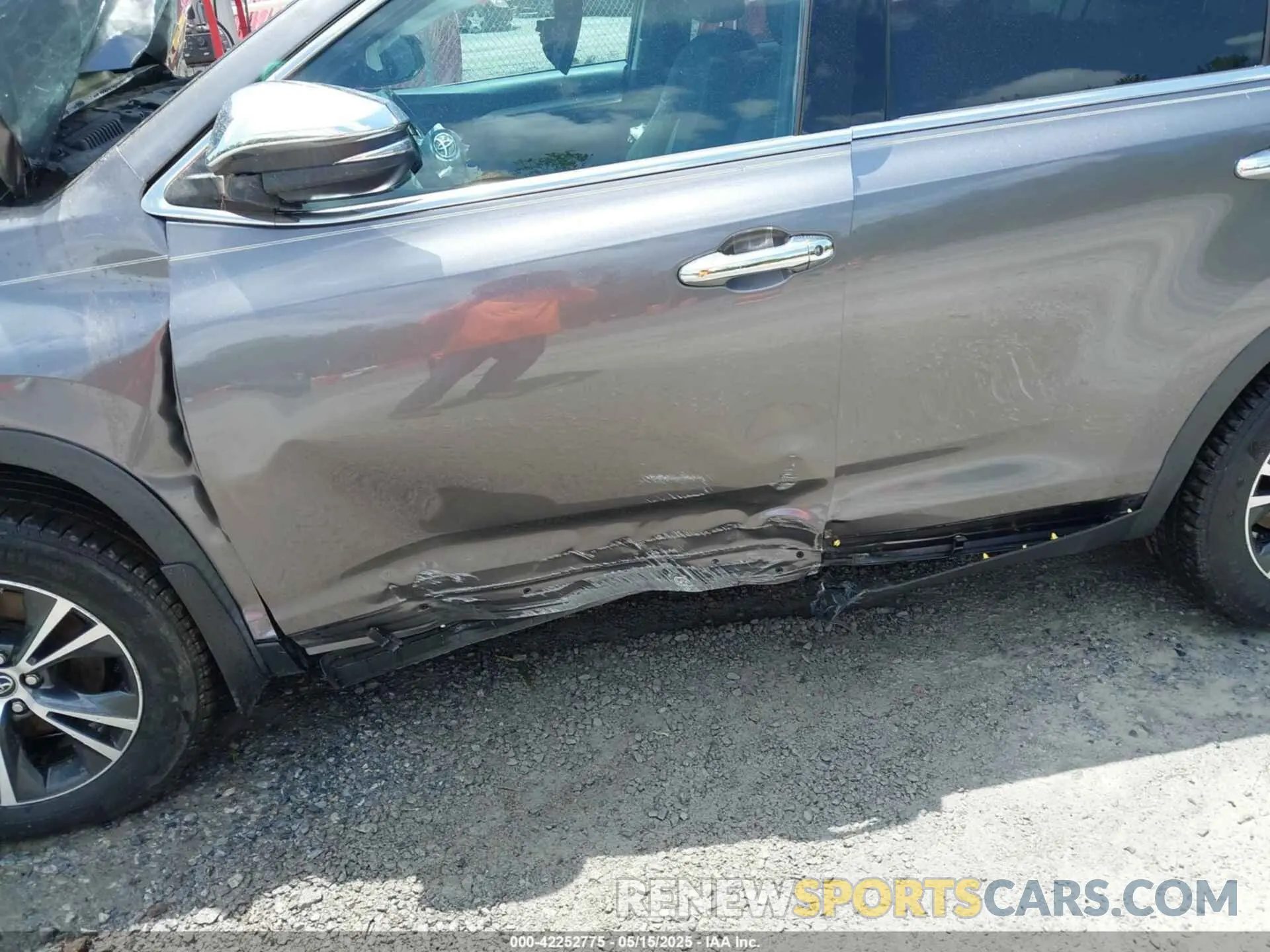 13 Photograph of a damaged car 5TDBZRFH5KS722354 TOYOTA HIGHLANDER 2019