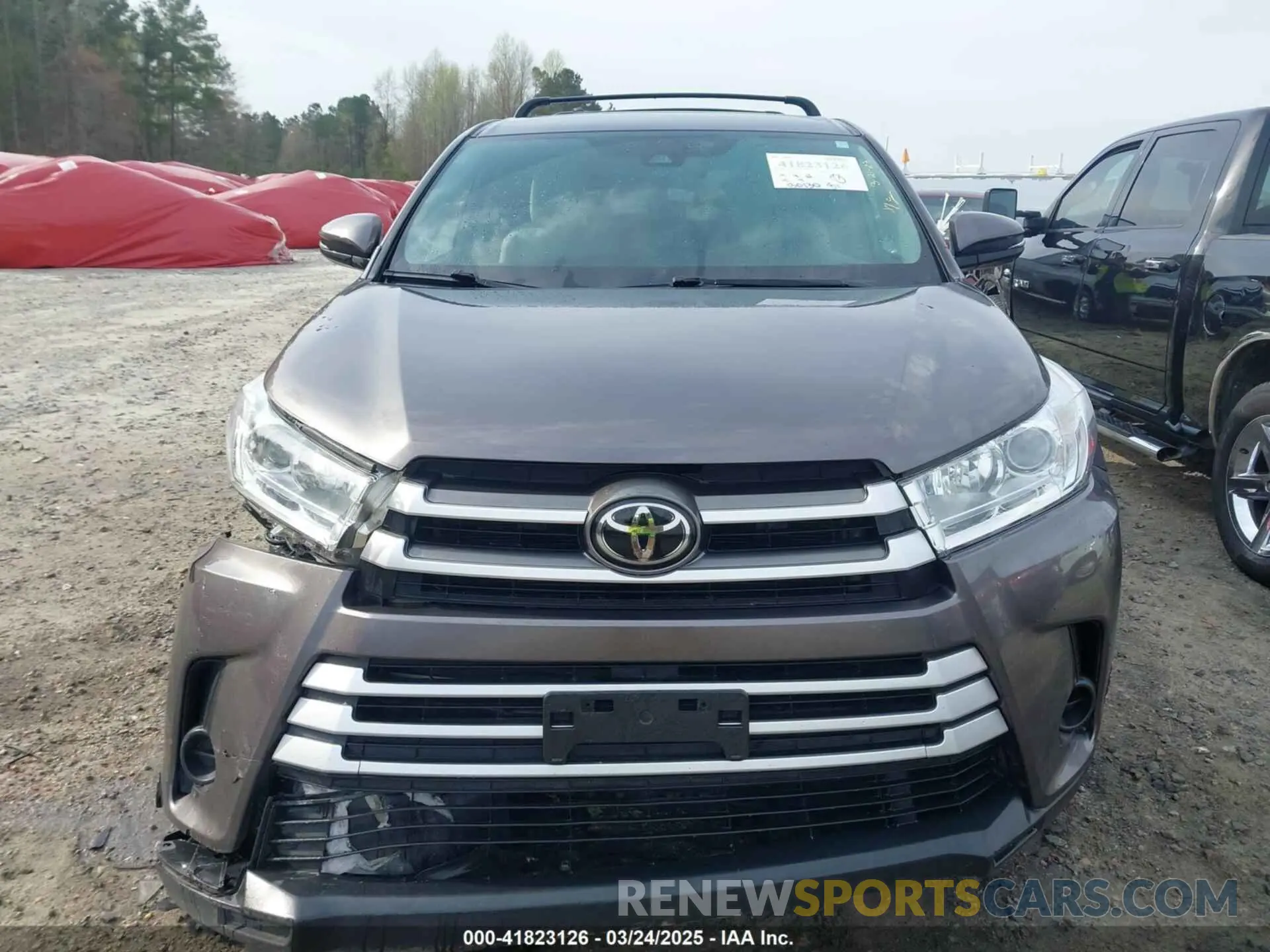 13 Photograph of a damaged car 5TDBZRFH5KS735976 TOYOTA HIGHLANDER 2019
