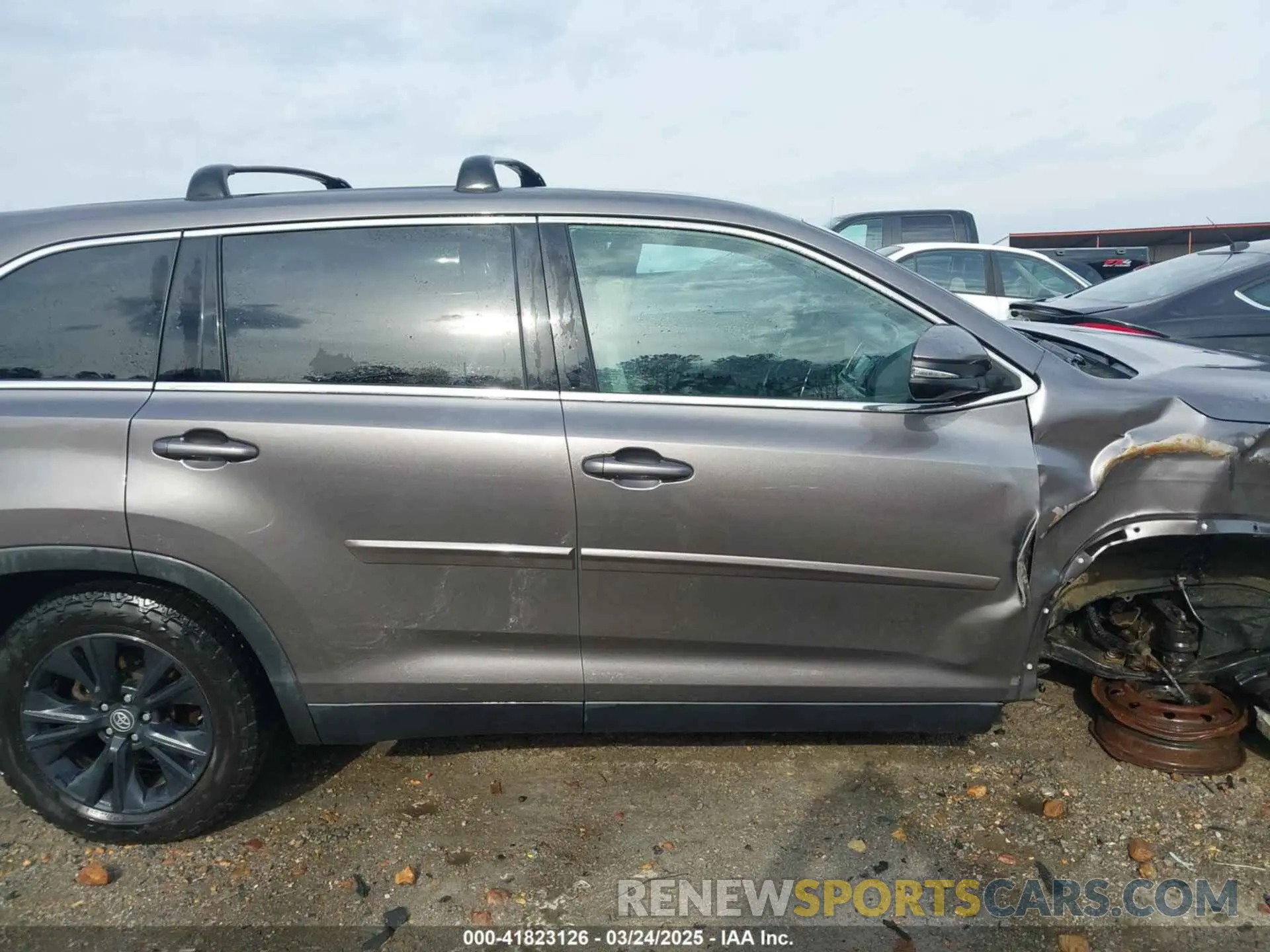 14 Photograph of a damaged car 5TDBZRFH5KS735976 TOYOTA HIGHLANDER 2019