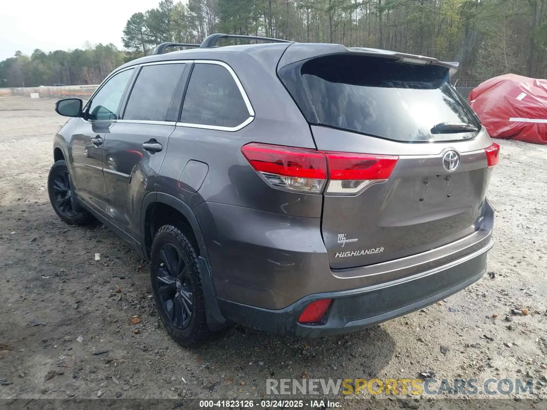3 Photograph of a damaged car 5TDBZRFH5KS735976 TOYOTA HIGHLANDER 2019