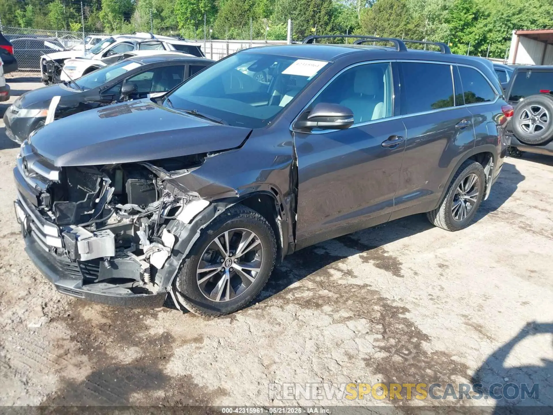 2 Photograph of a damaged car 5TDBZRFH5KS738005 TOYOTA HIGHLANDER 2019