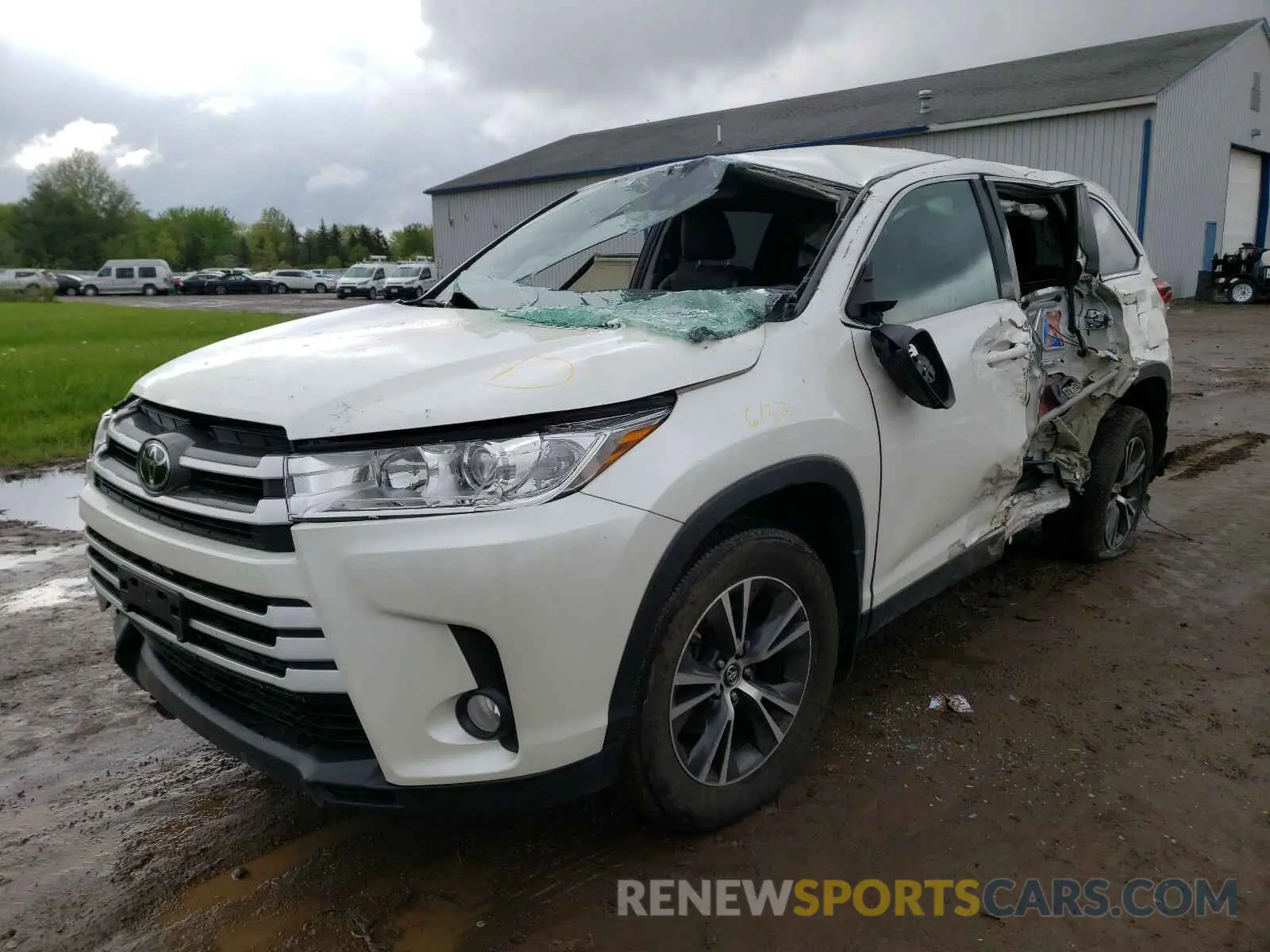 2 Photograph of a damaged car 5TDBZRFH5KS970555 TOYOTA HIGHLANDER 2019