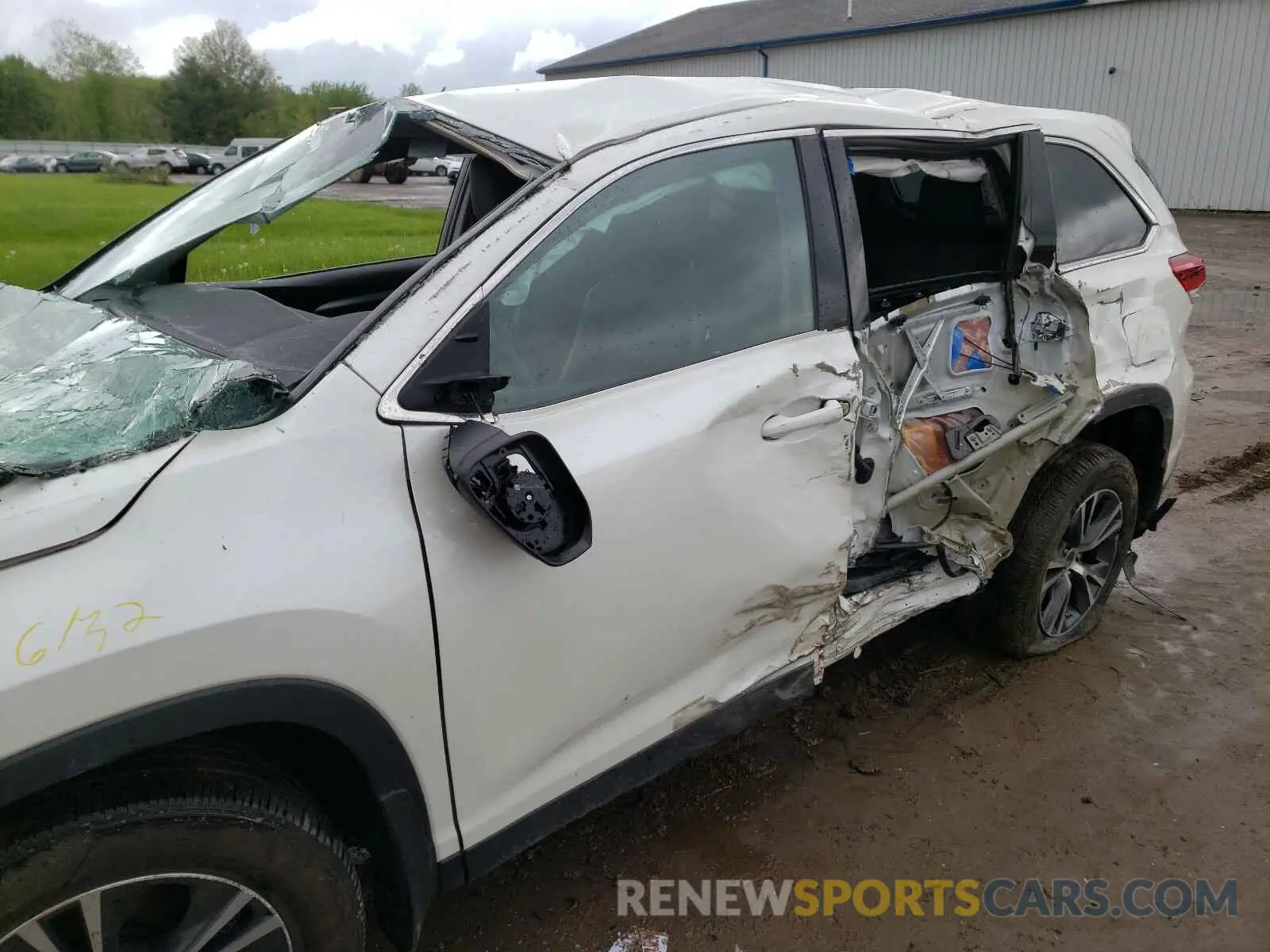 9 Photograph of a damaged car 5TDBZRFH5KS970555 TOYOTA HIGHLANDER 2019