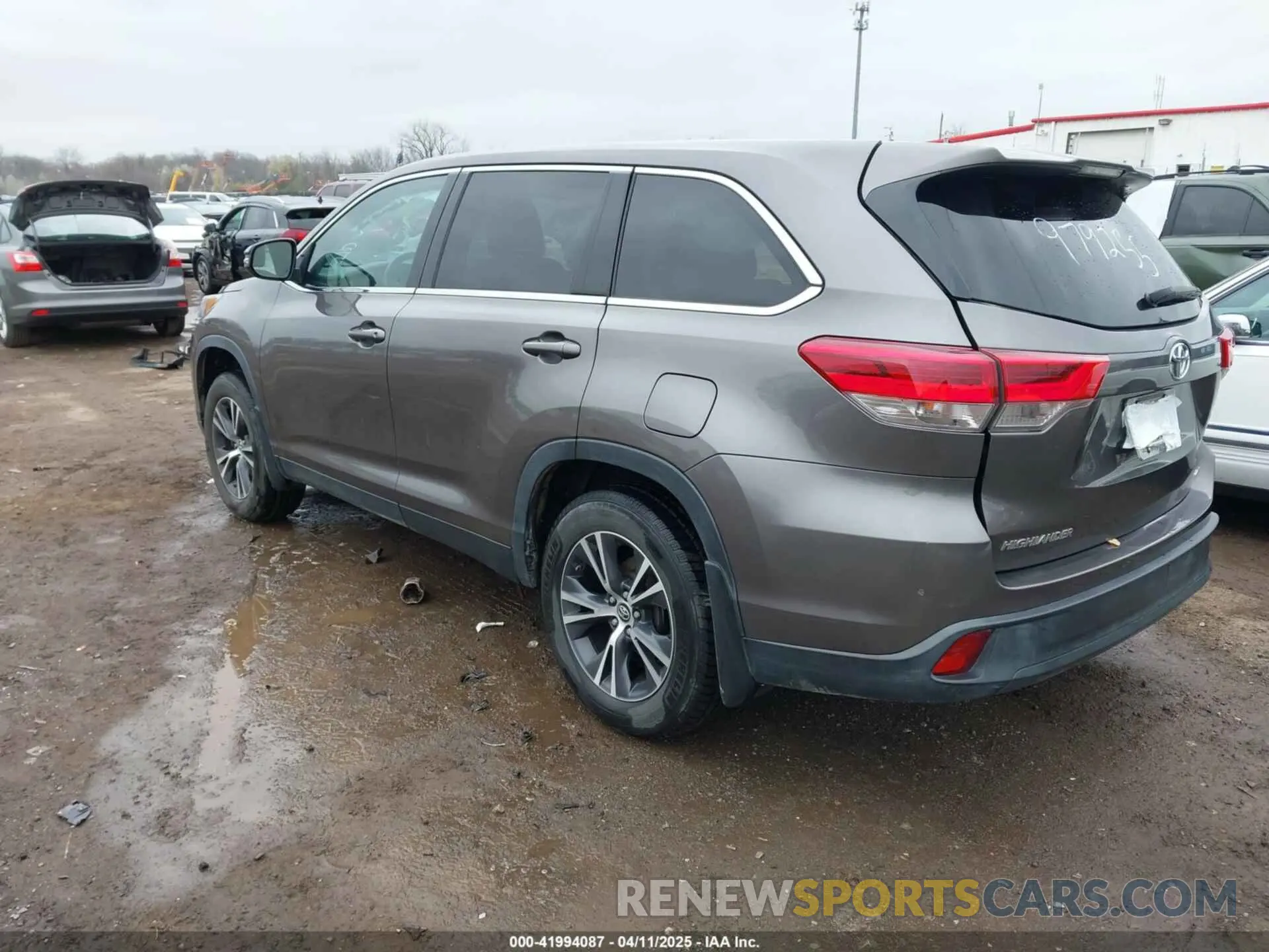 3 Фотография поврежденного автомобиля 5TDBZRFH5KS979255 TOYOTA HIGHLANDER 2019
