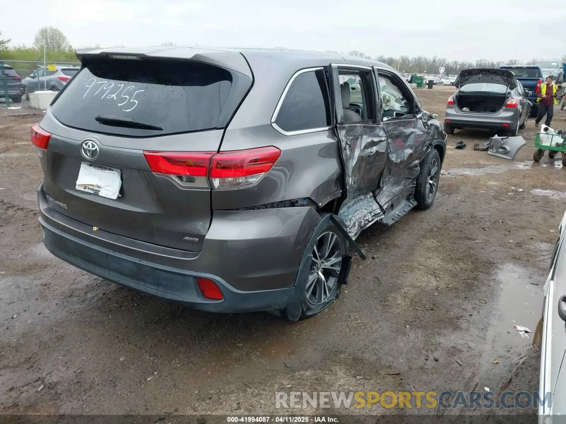 4 Фотография поврежденного автомобиля 5TDBZRFH5KS979255 TOYOTA HIGHLANDER 2019