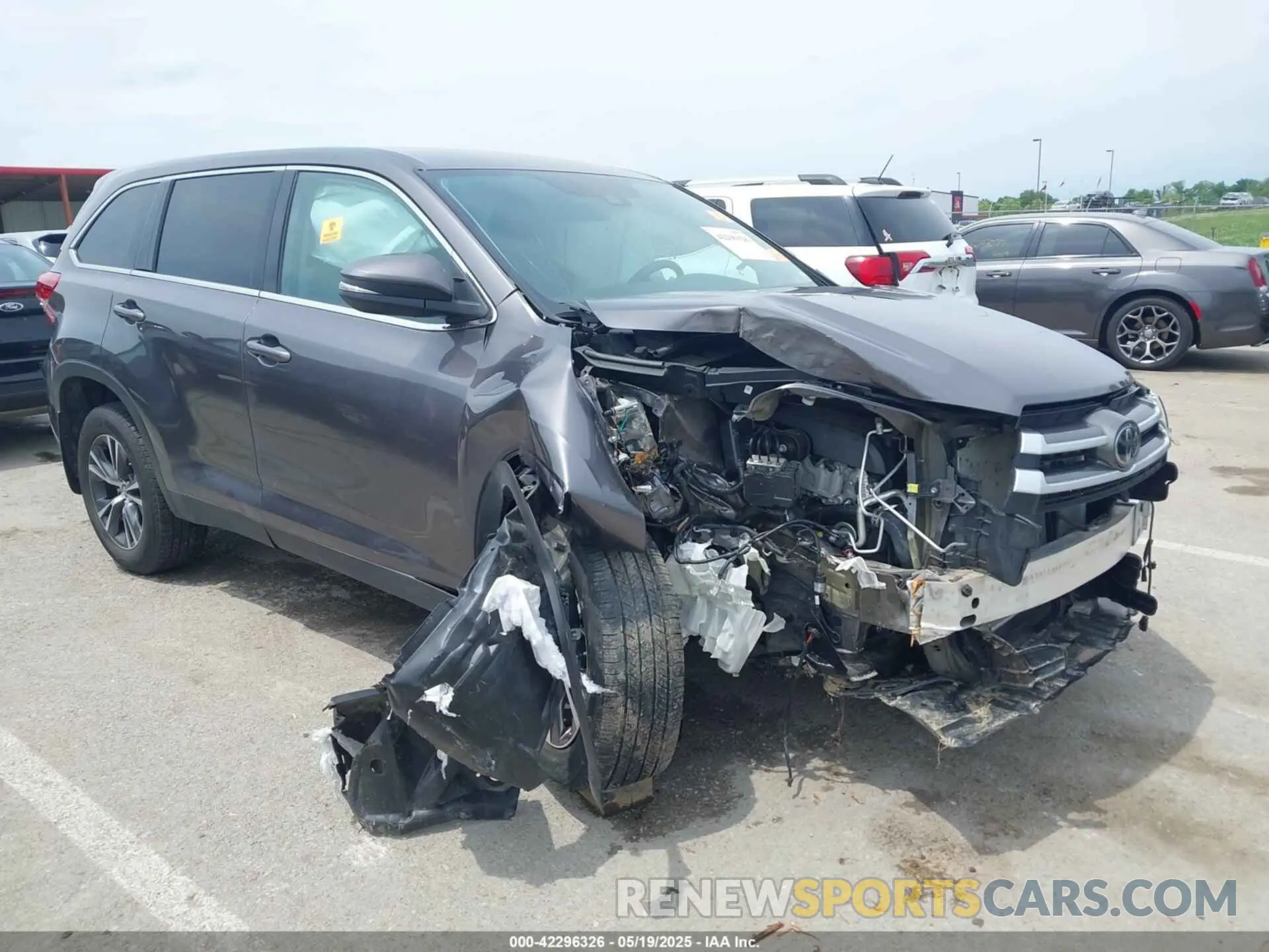 1 Photograph of a damaged car 5TDBZRFH6KS718068 TOYOTA HIGHLANDER 2019