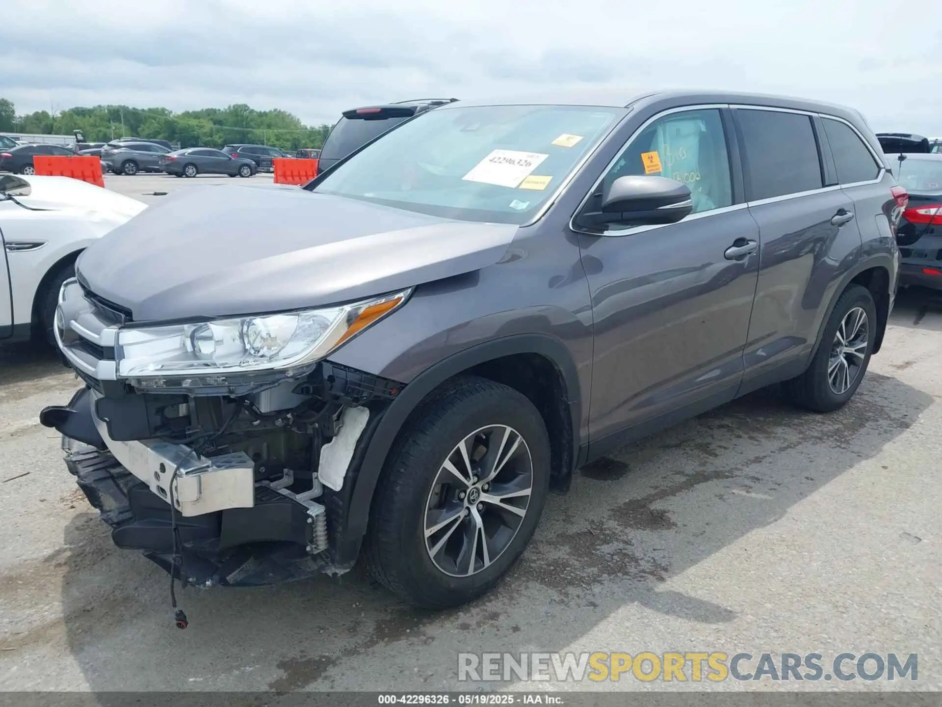 2 Photograph of a damaged car 5TDBZRFH6KS718068 TOYOTA HIGHLANDER 2019
