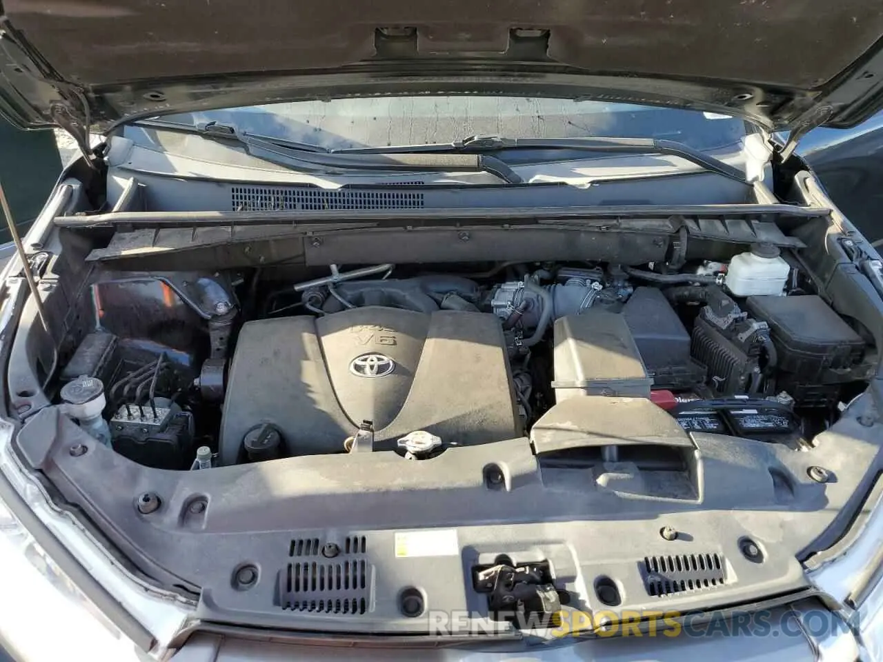 12 Photograph of a damaged car 5TDBZRFH6KS737736 TOYOTA HIGHLANDER 2019