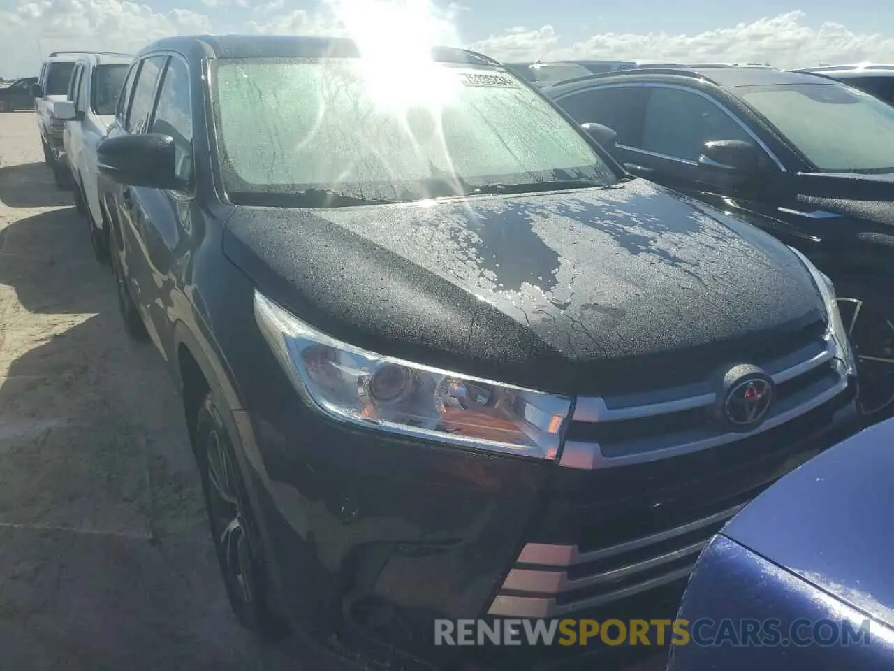 5 Photograph of a damaged car 5TDBZRFH6KS737736 TOYOTA HIGHLANDER 2019