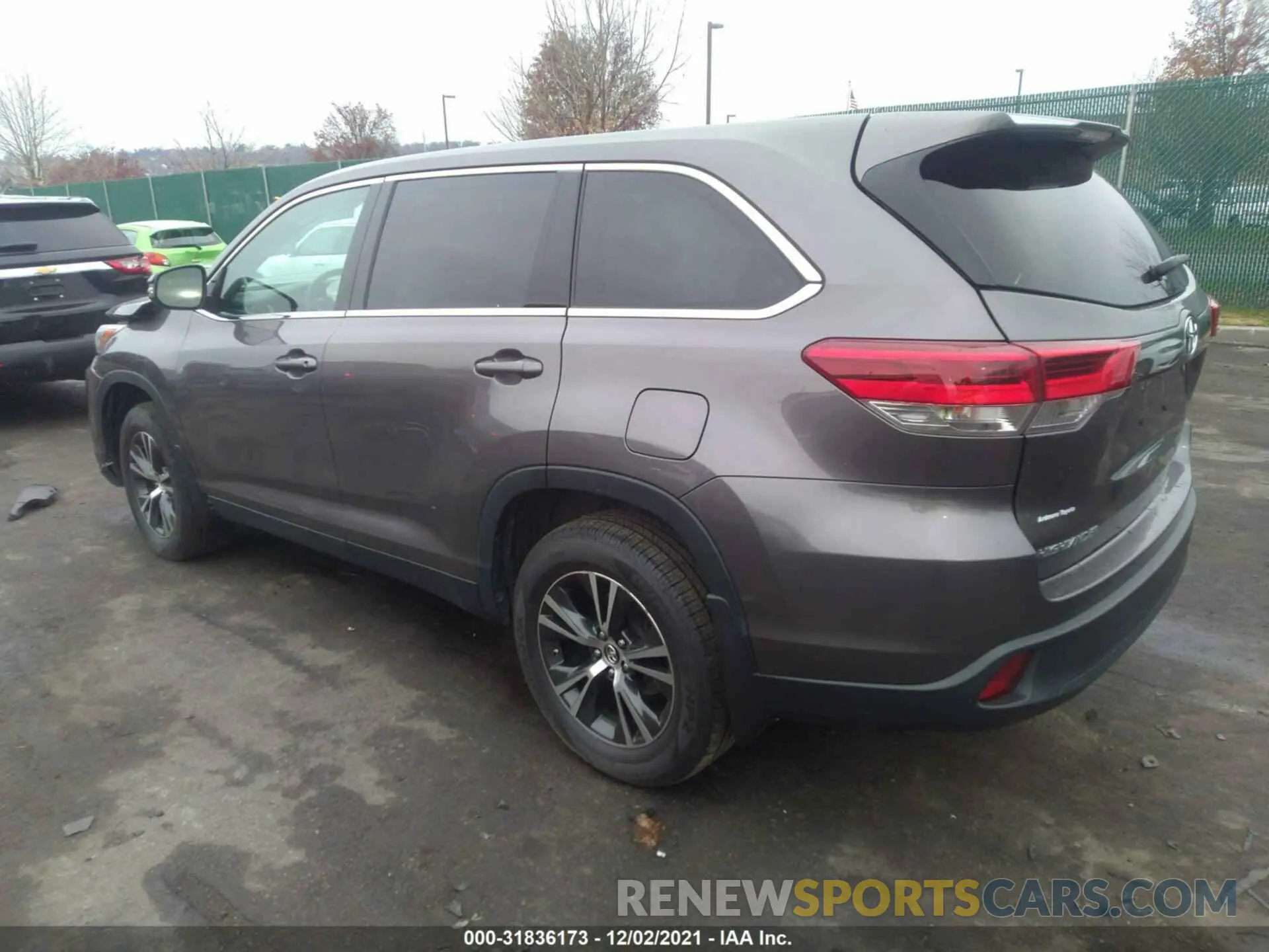 3 Photograph of a damaged car 5TDBZRFH6KS961346 TOYOTA HIGHLANDER 2019