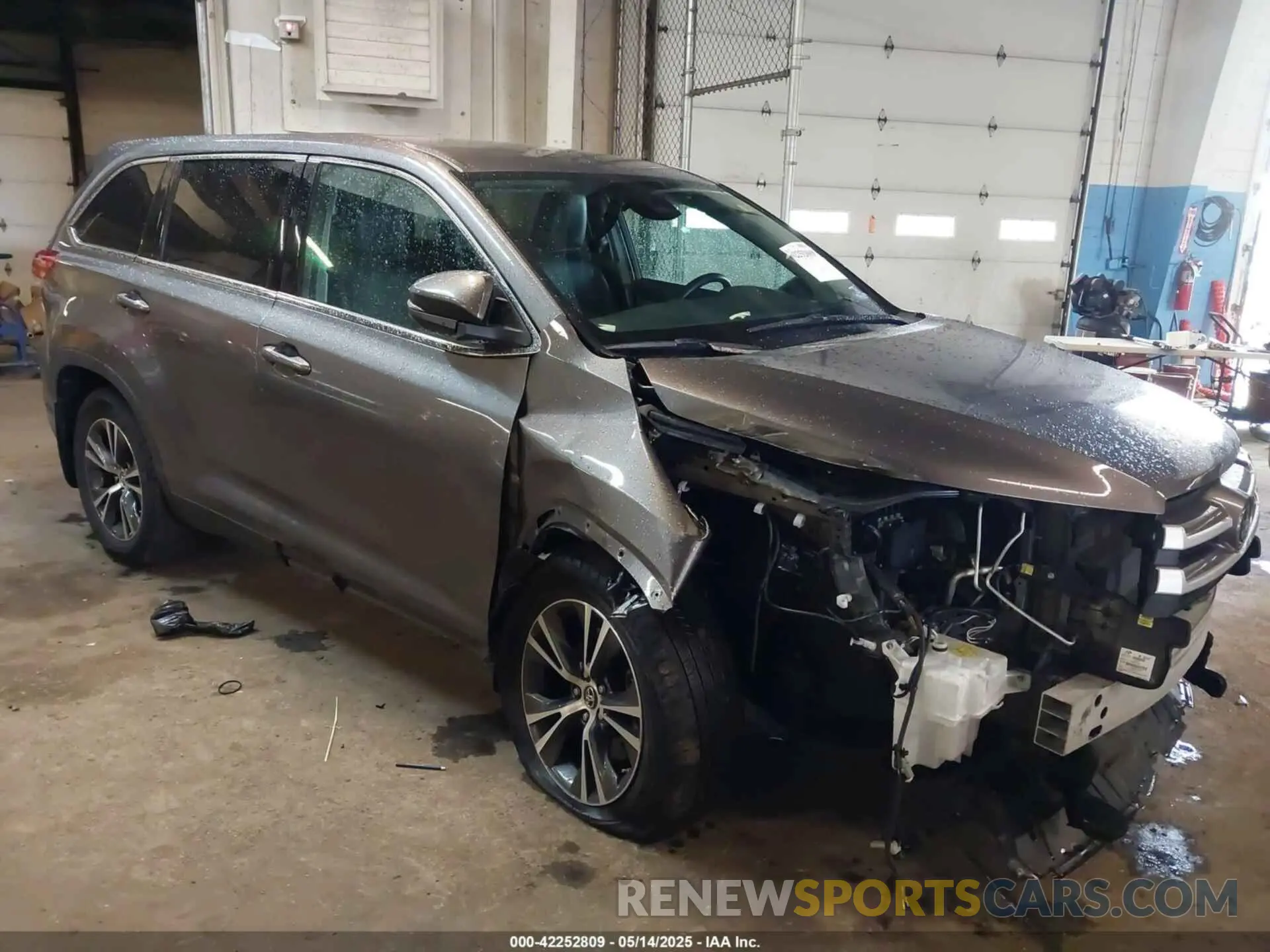 1 Фотография поврежденного автомобиля 5TDBZRFH7KS728639 TOYOTA HIGHLANDER 2019