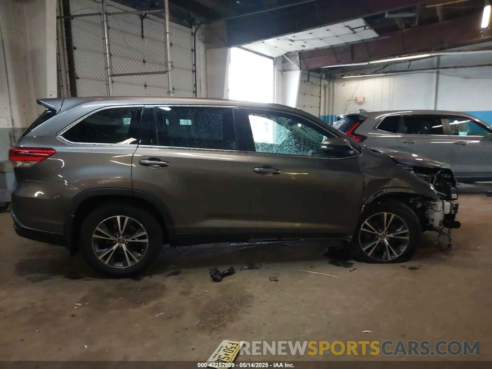 13 Фотография поврежденного автомобиля 5TDBZRFH7KS728639 TOYOTA HIGHLANDER 2019