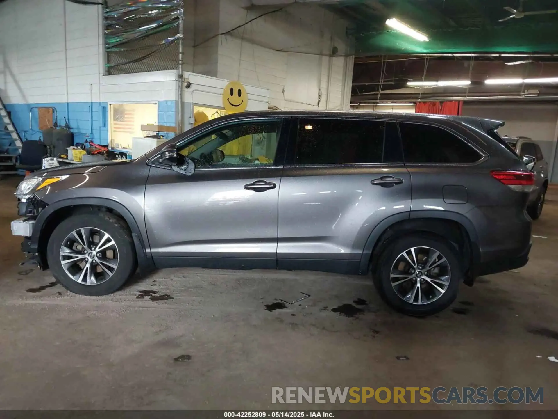 14 Фотография поврежденного автомобиля 5TDBZRFH7KS728639 TOYOTA HIGHLANDER 2019