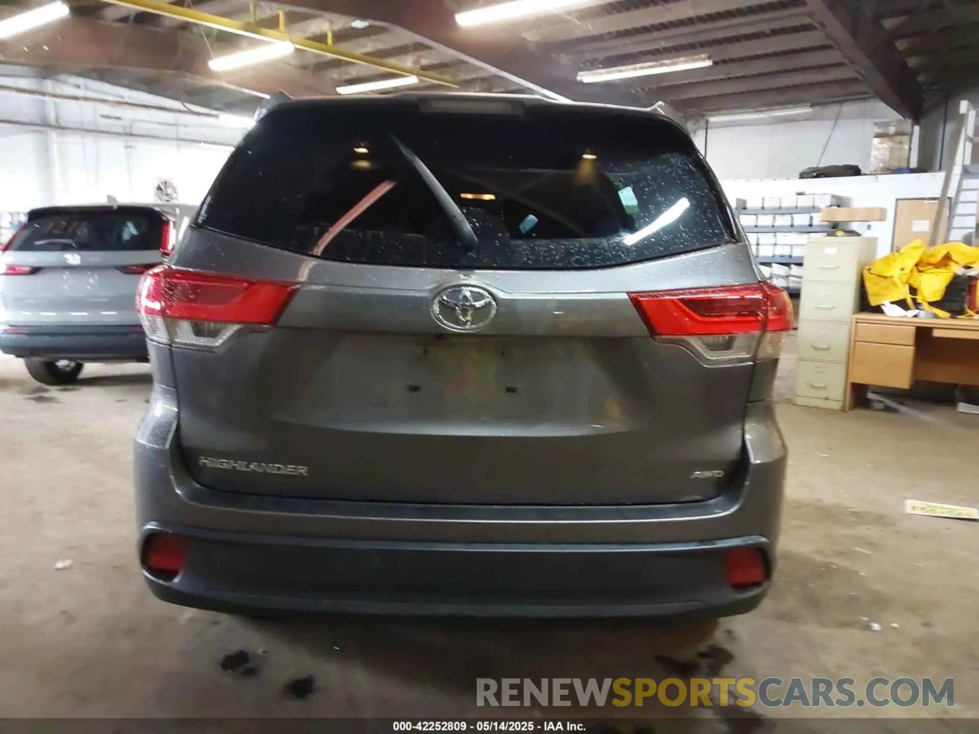 16 Фотография поврежденного автомобиля 5TDBZRFH7KS728639 TOYOTA HIGHLANDER 2019