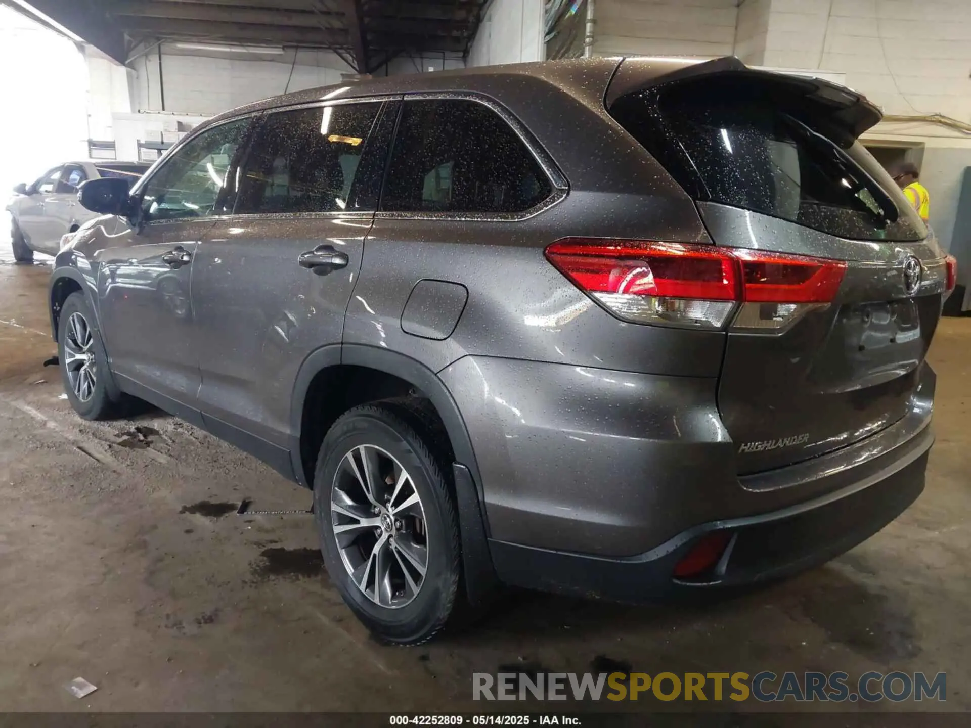 3 Фотография поврежденного автомобиля 5TDBZRFH7KS728639 TOYOTA HIGHLANDER 2019
