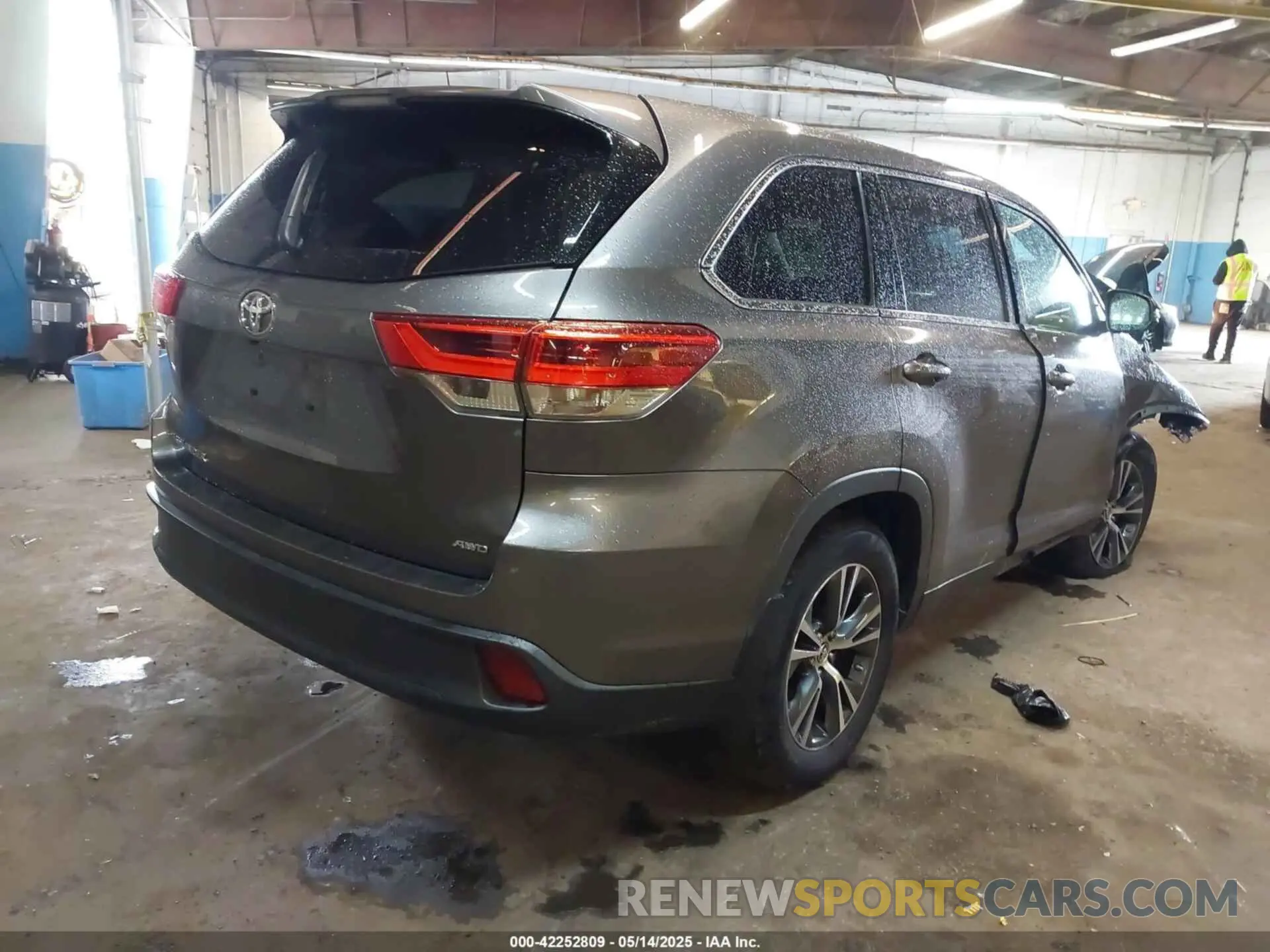 4 Фотография поврежденного автомобиля 5TDBZRFH7KS728639 TOYOTA HIGHLANDER 2019