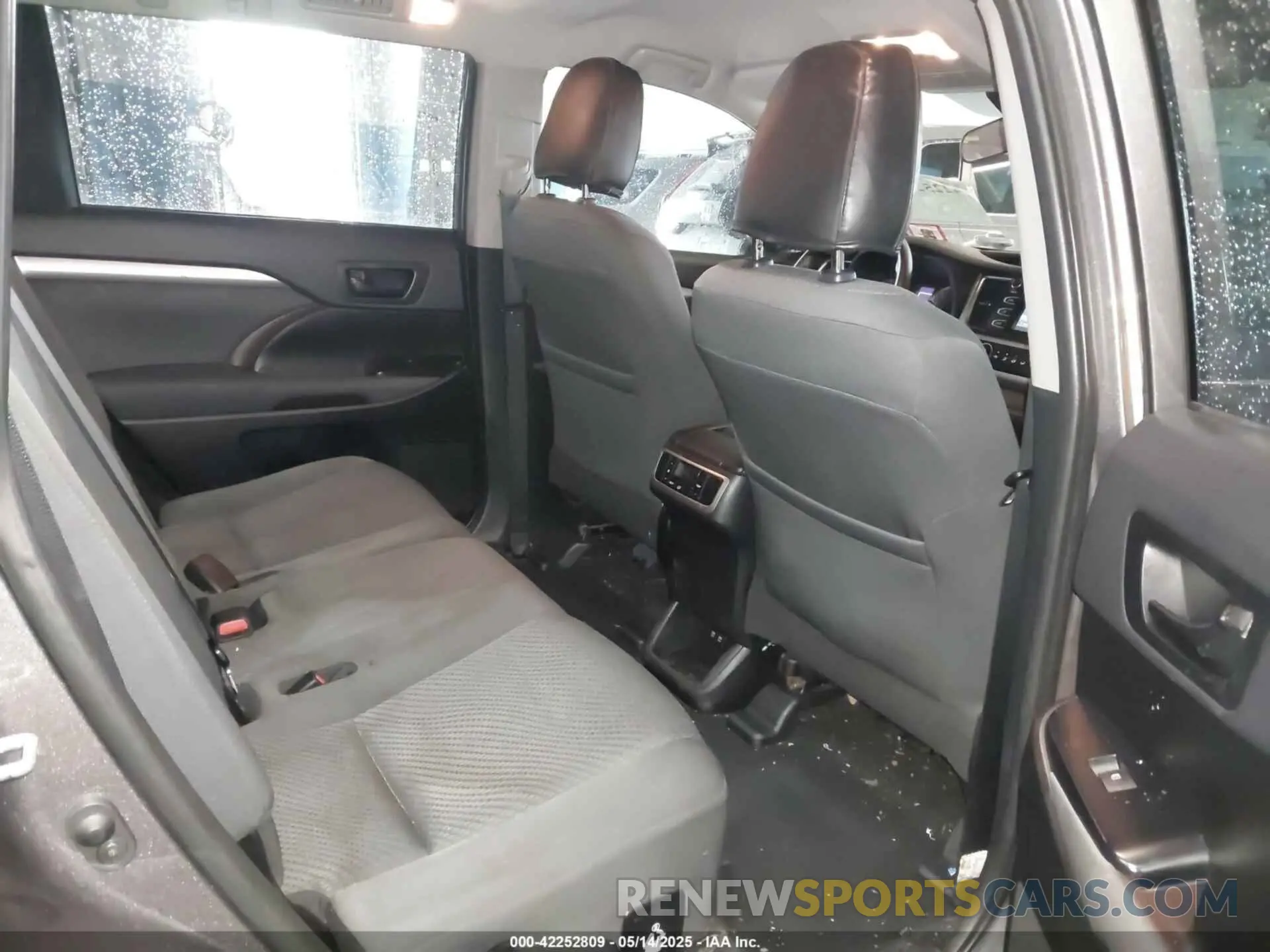 8 Фотография поврежденного автомобиля 5TDBZRFH7KS728639 TOYOTA HIGHLANDER 2019
