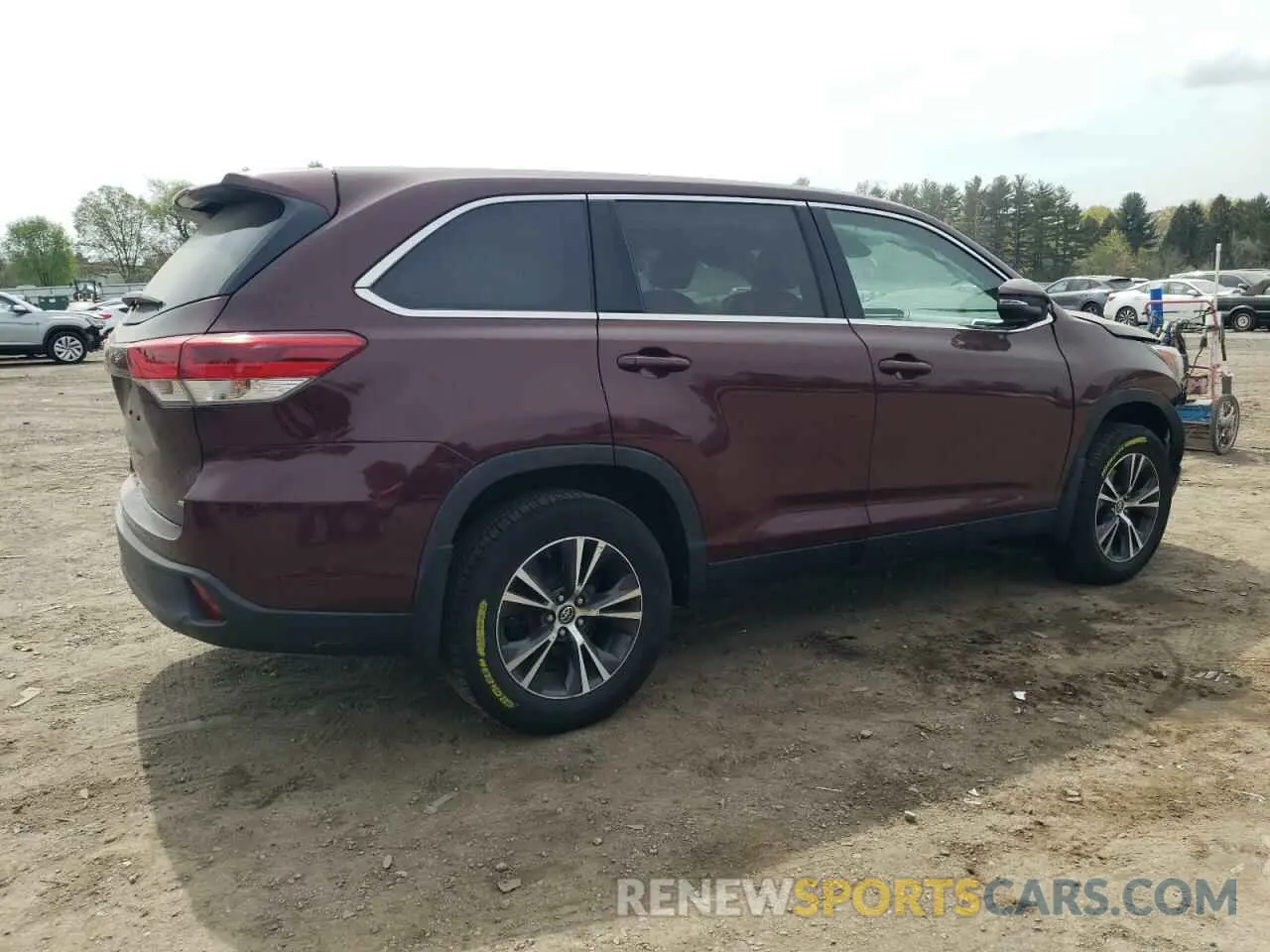 3 Photograph of a damaged car 5TDBZRFH7KS738216 TOYOTA HIGHLANDER 2019