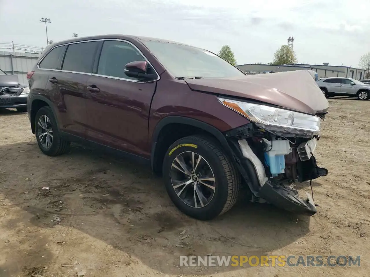 4 Photograph of a damaged car 5TDBZRFH7KS738216 TOYOTA HIGHLANDER 2019