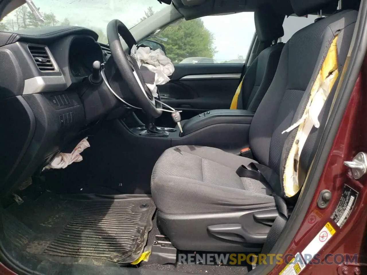 7 Photograph of a damaged car 5TDBZRFH7KS738216 TOYOTA HIGHLANDER 2019