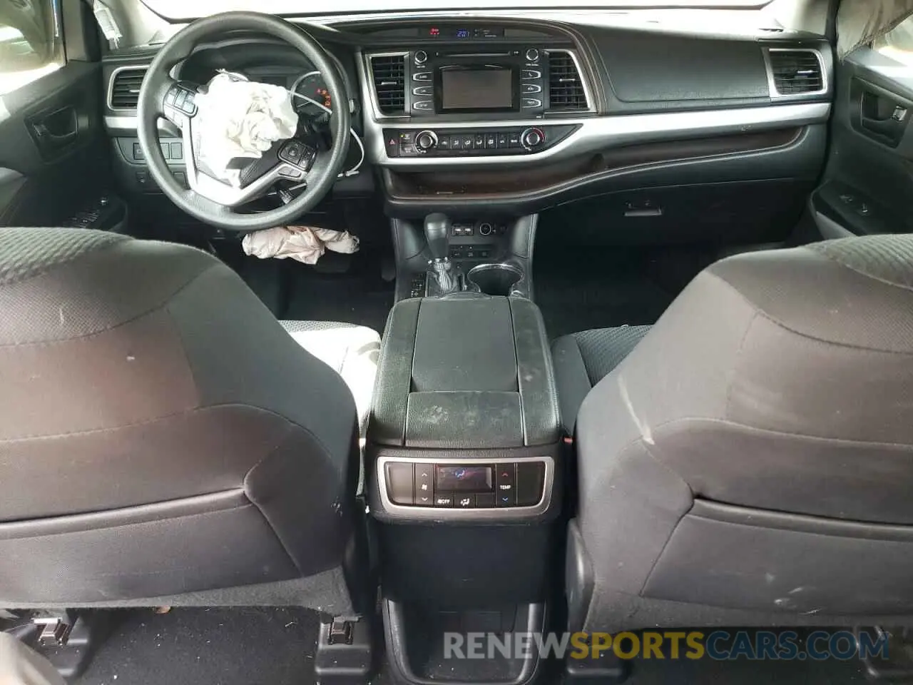 8 Photograph of a damaged car 5TDBZRFH7KS738216 TOYOTA HIGHLANDER 2019