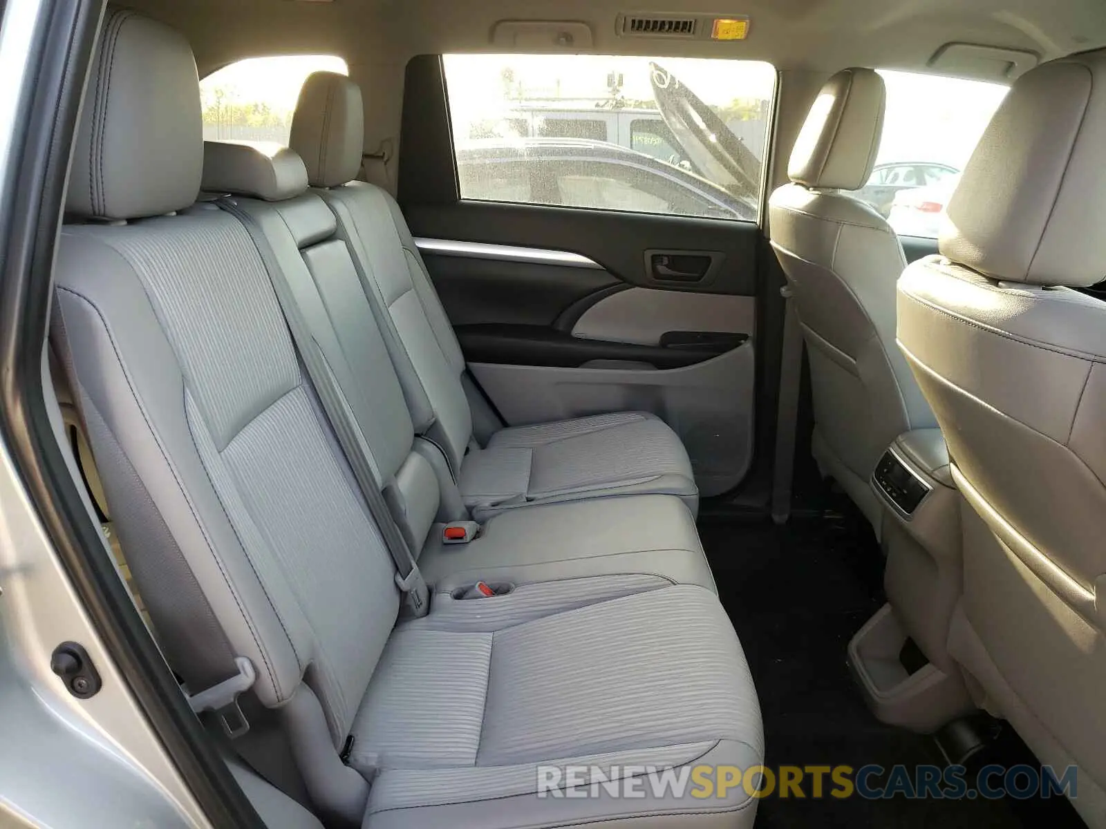 6 Фотография поврежденного автомобиля 5TDBZRFH7KS927528 TOYOTA HIGHLANDER 2019
