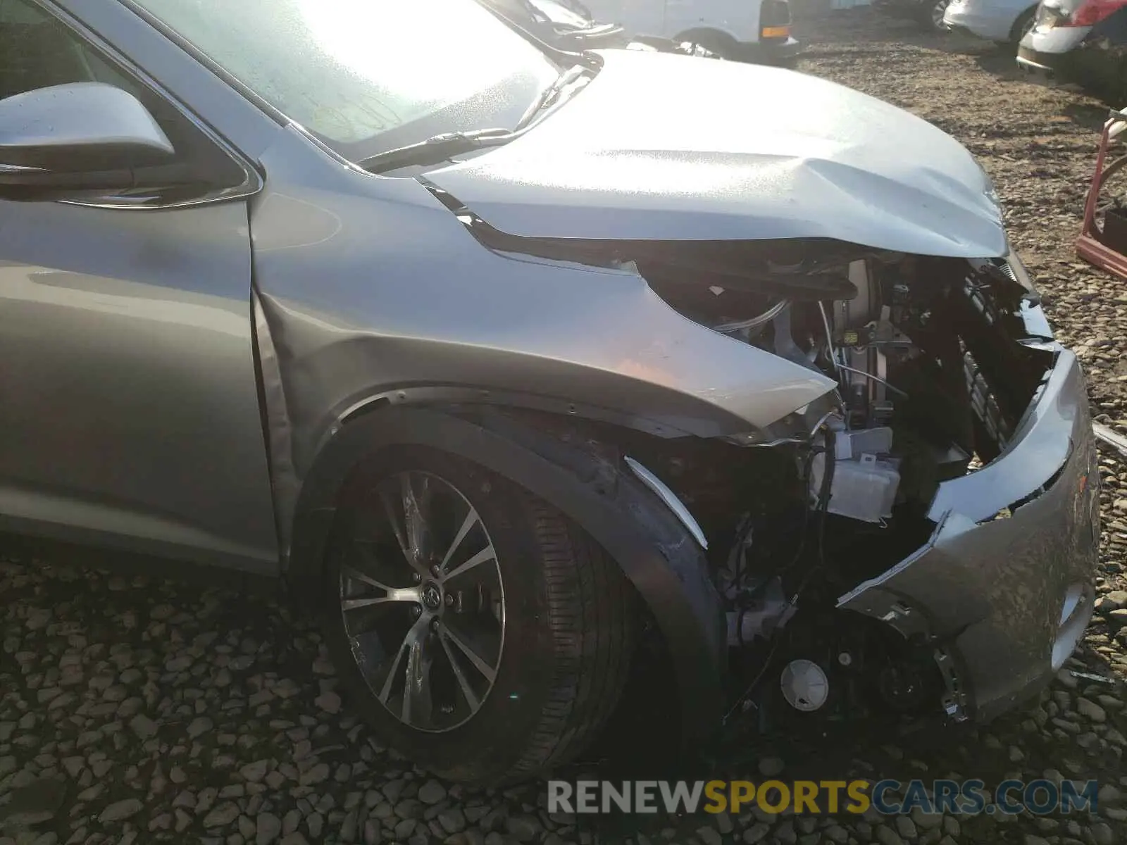 9 Фотография поврежденного автомобиля 5TDBZRFH7KS927528 TOYOTA HIGHLANDER 2019