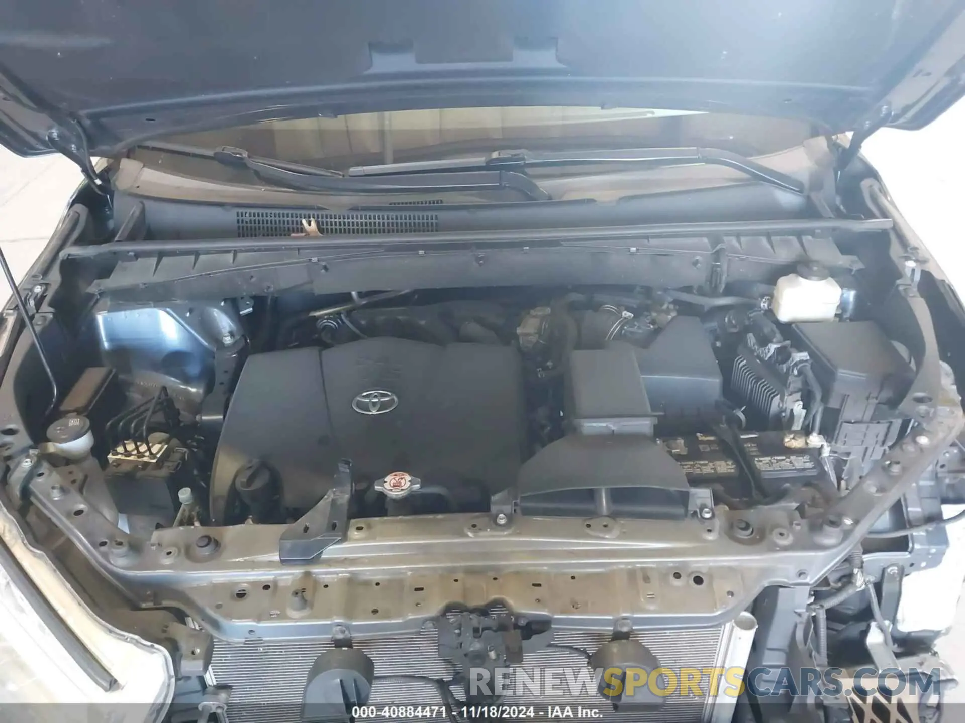 10 Photograph of a damaged car 5TDBZRFH8KS740959 TOYOTA HIGHLANDER 2019