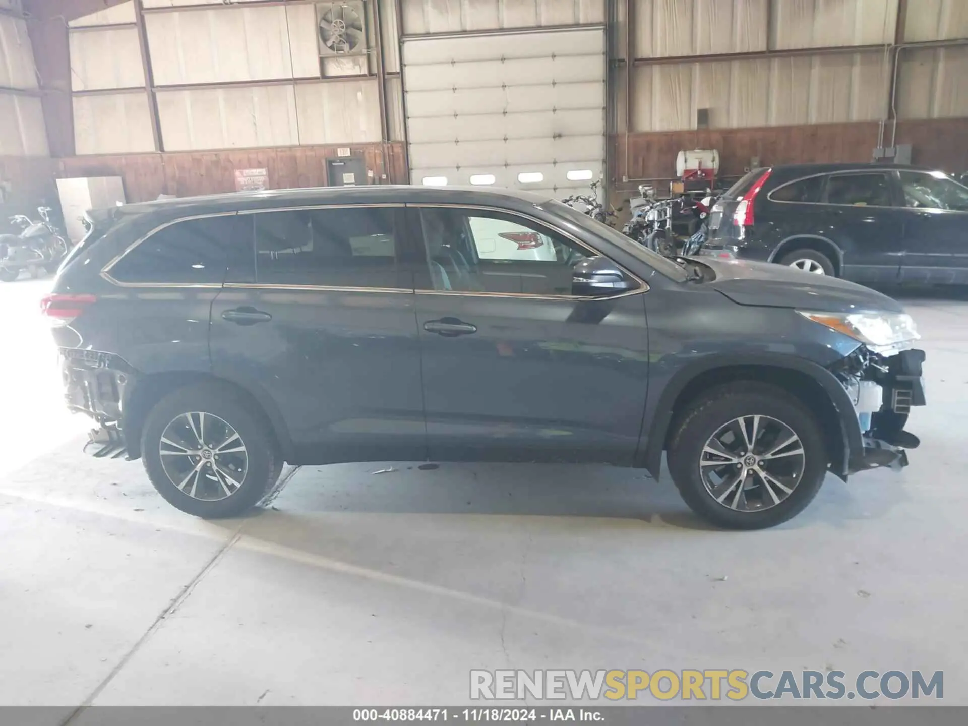 13 Photograph of a damaged car 5TDBZRFH8KS740959 TOYOTA HIGHLANDER 2019