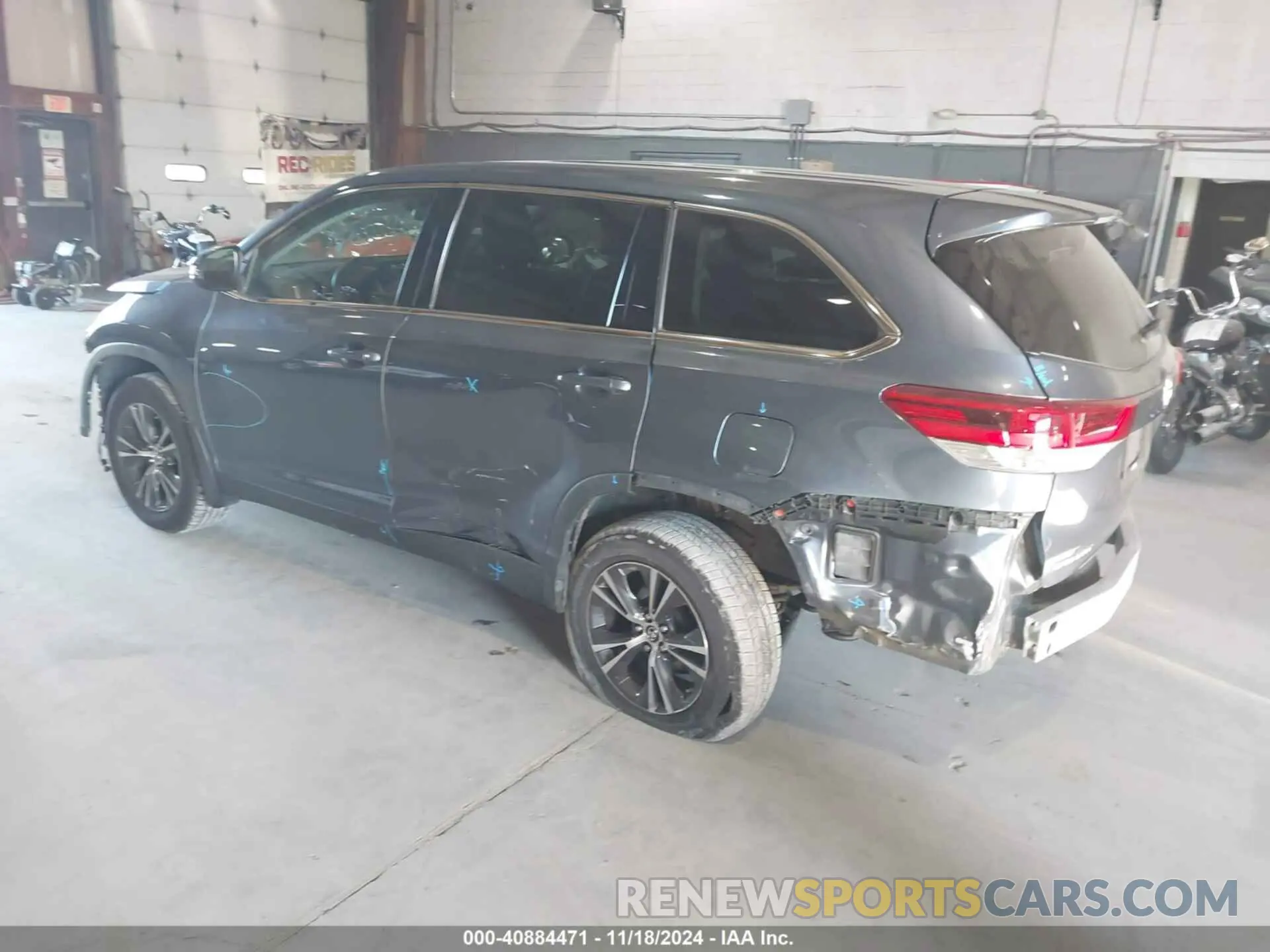 3 Photograph of a damaged car 5TDBZRFH8KS740959 TOYOTA HIGHLANDER 2019