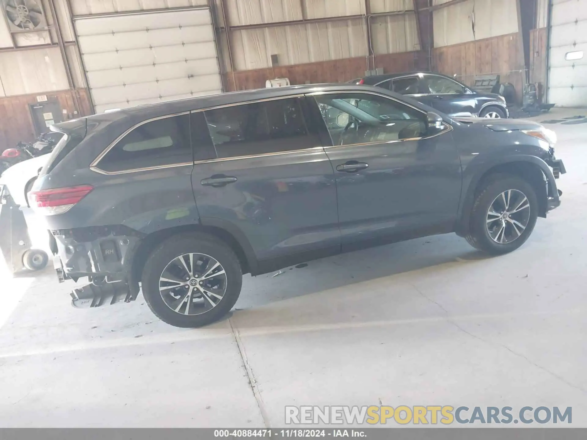 4 Photograph of a damaged car 5TDBZRFH8KS740959 TOYOTA HIGHLANDER 2019