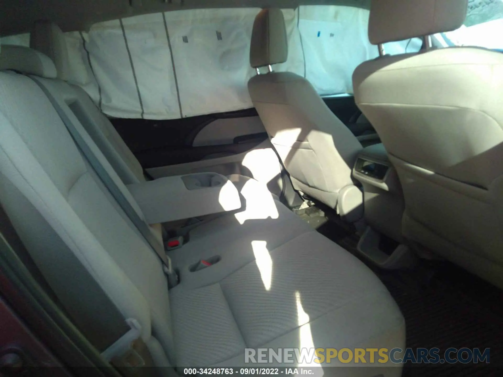 8 Photograph of a damaged car 5TDBZRFH8KS929255 TOYOTA HIGHLANDER 2019