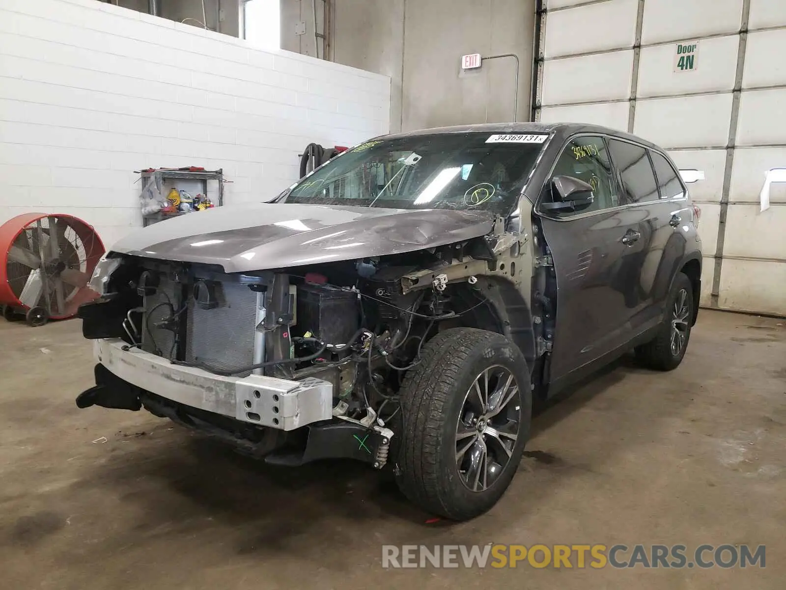 2 Photograph of a damaged car 5TDBZRFH9KS702981 TOYOTA HIGHLANDER 2019