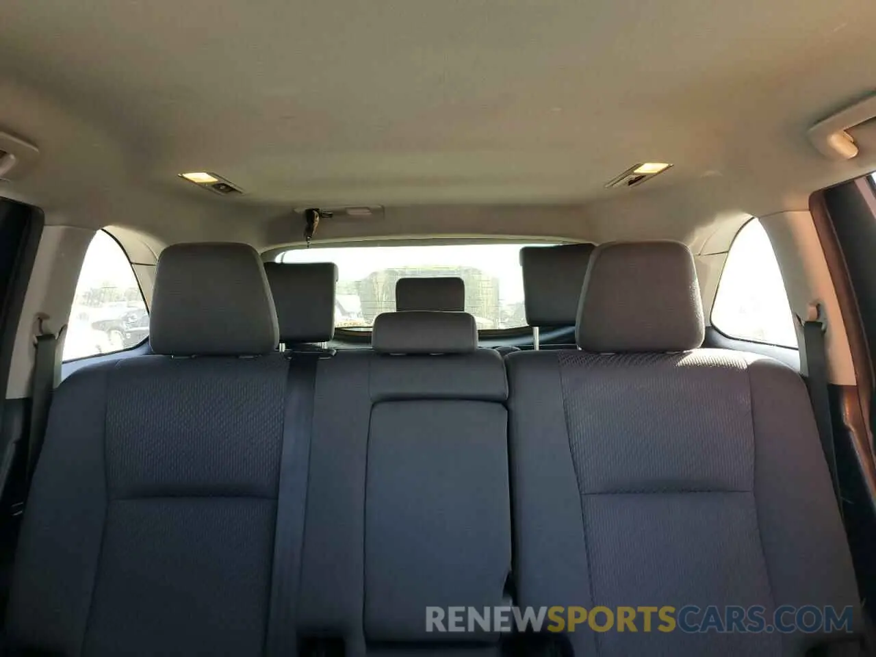 10 Фотография поврежденного автомобиля 5TDBZRFH9KS924260 TOYOTA HIGHLANDER 2019