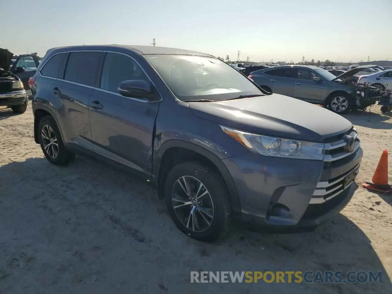 4 Фотография поврежденного автомобиля 5TDBZRFH9KS924260 TOYOTA HIGHLANDER 2019