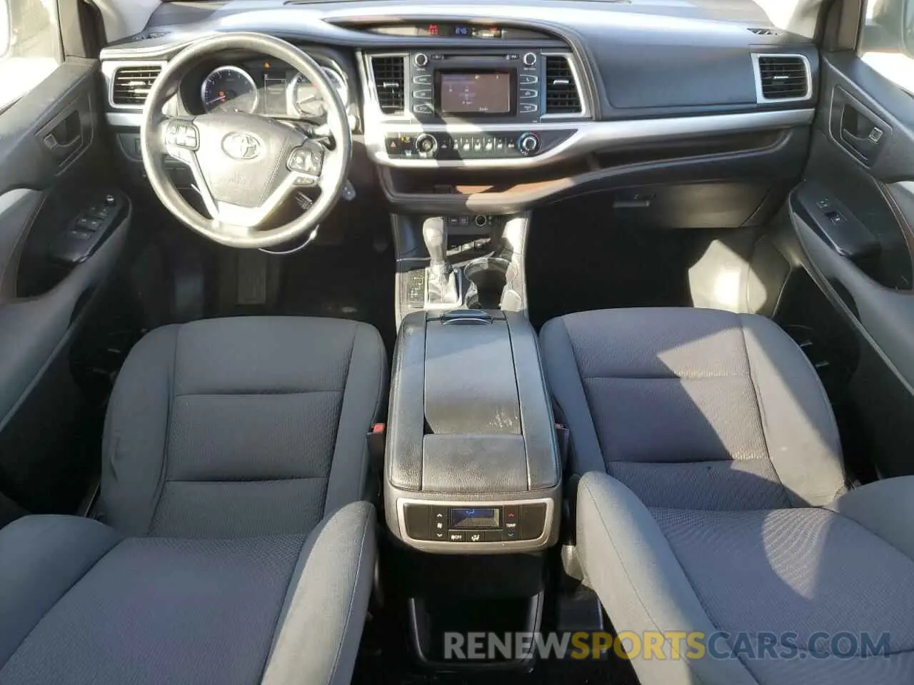 8 Фотография поврежденного автомобиля 5TDBZRFH9KS924260 TOYOTA HIGHLANDER 2019