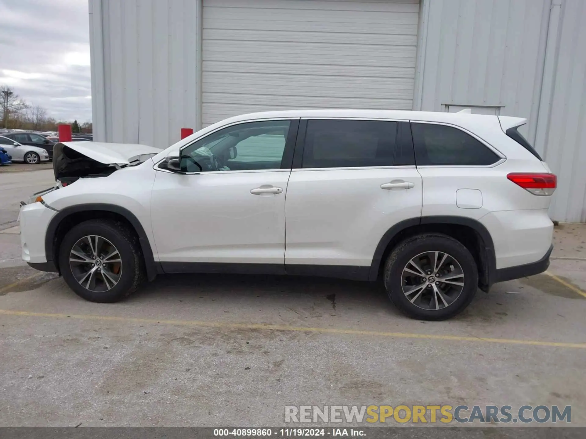 14 Photograph of a damaged car 5TDBZRFH9KS932424 TOYOTA HIGHLANDER 2019